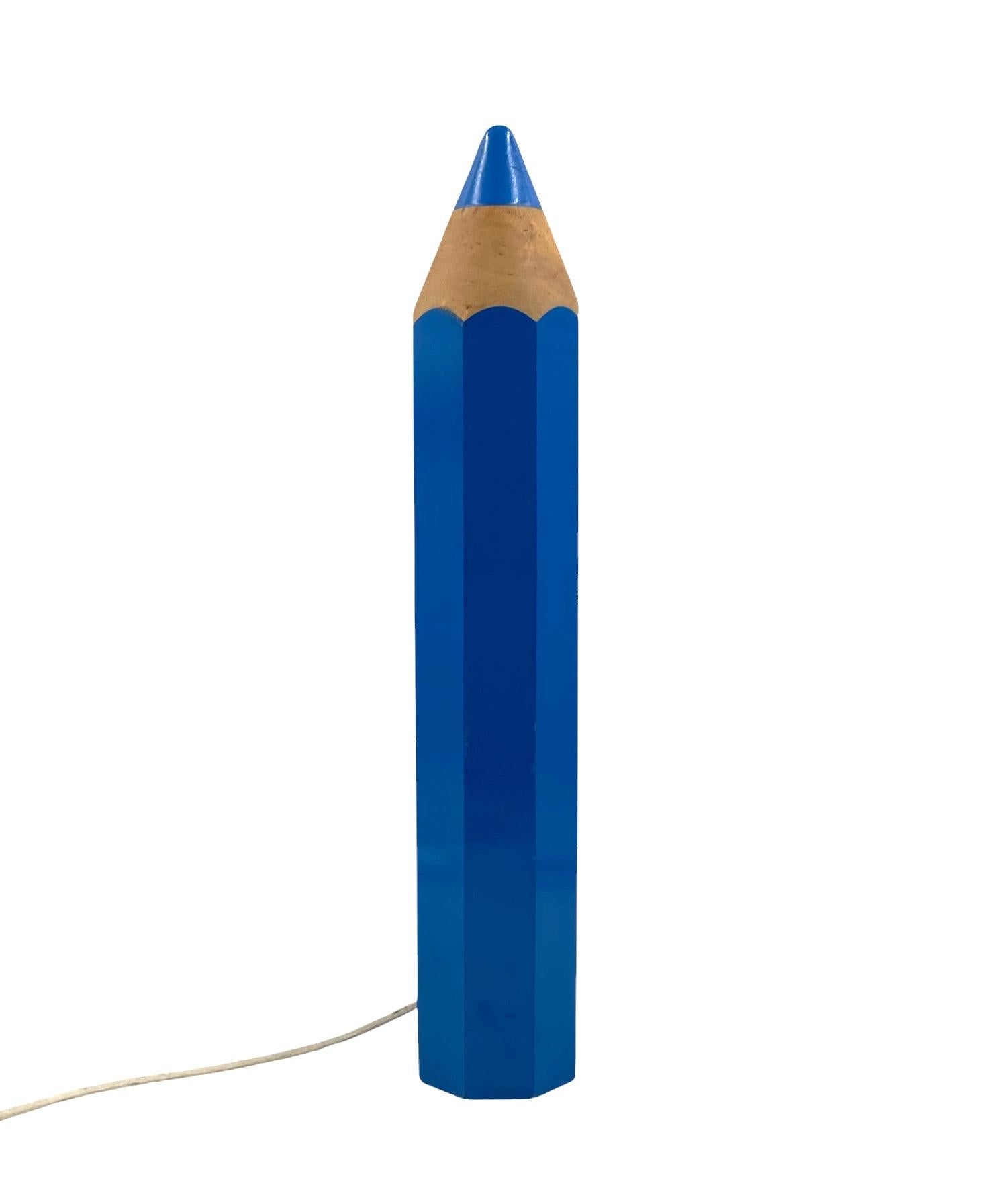 Michel Aroutcheff, lámpara de mesa Pencil azul postmoderna, Ed. Vilac Francia años 80 Late 20th Century en venta