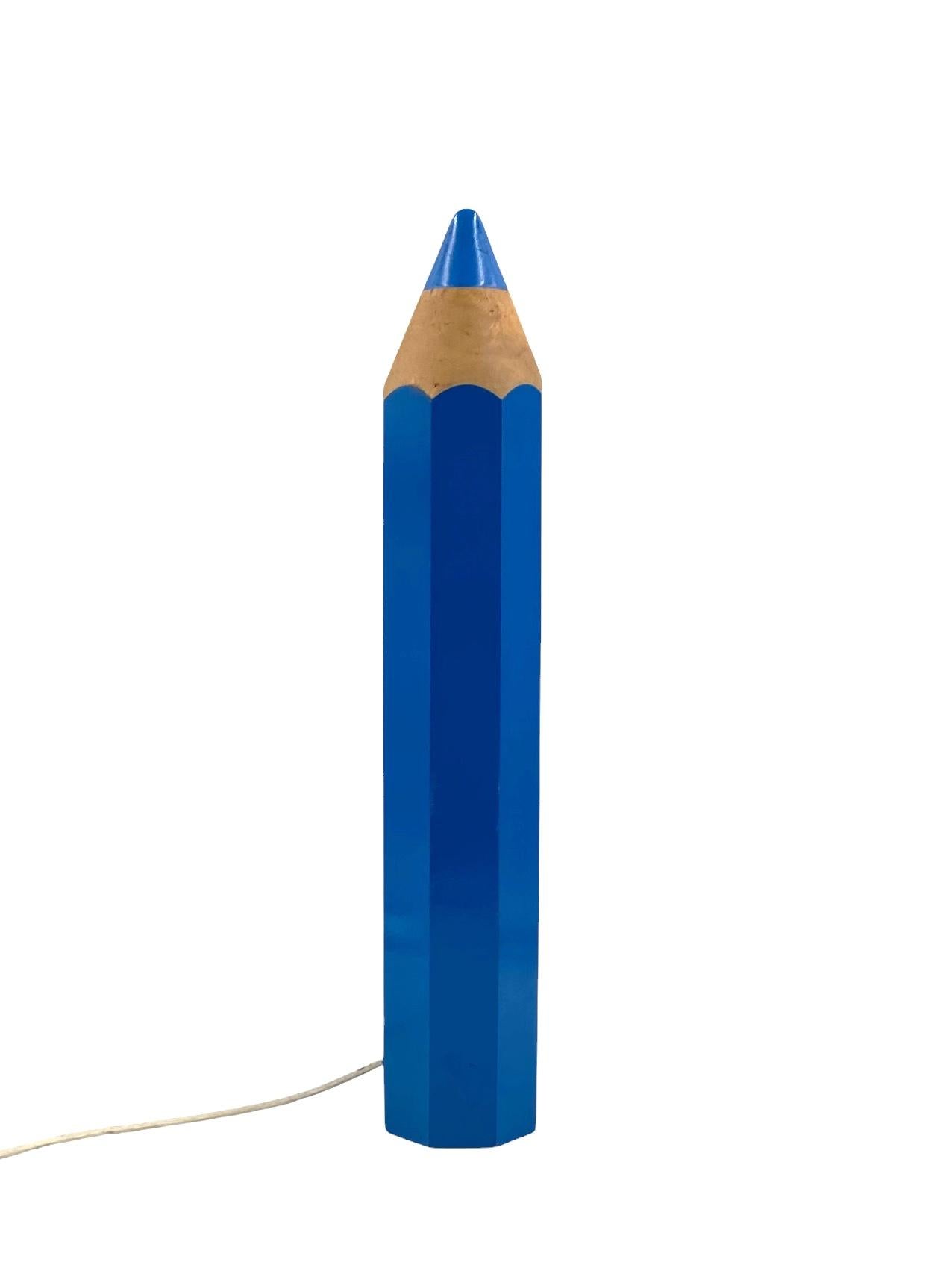 Michel Aroutcheff, lámpara de mesa Pencil azul postmoderna, Ed. Vilac Francia años 80 Madera en venta