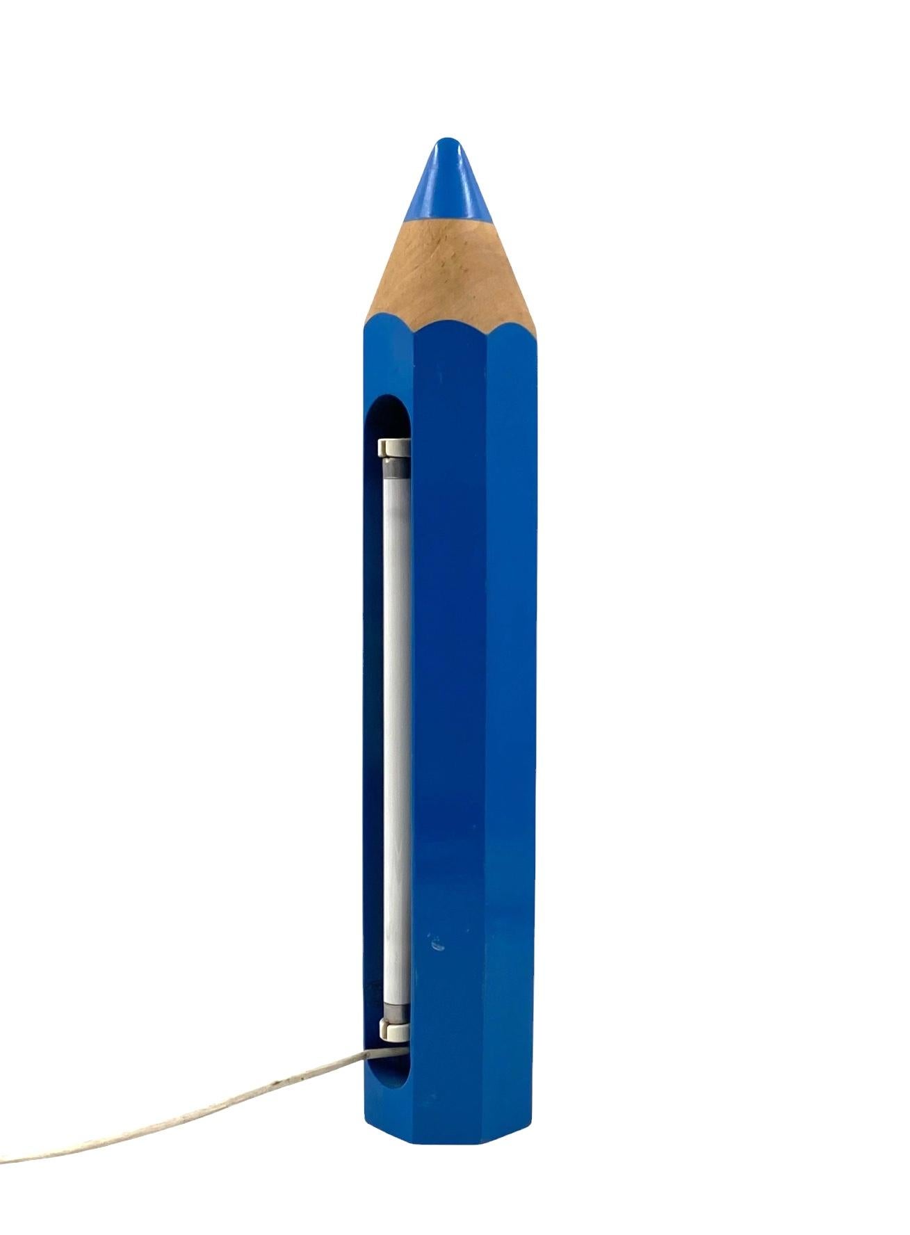 Michel Aroutcheff, lámpara de mesa Pencil azul postmoderna, Ed. Vilac Francia años 80 en venta 3