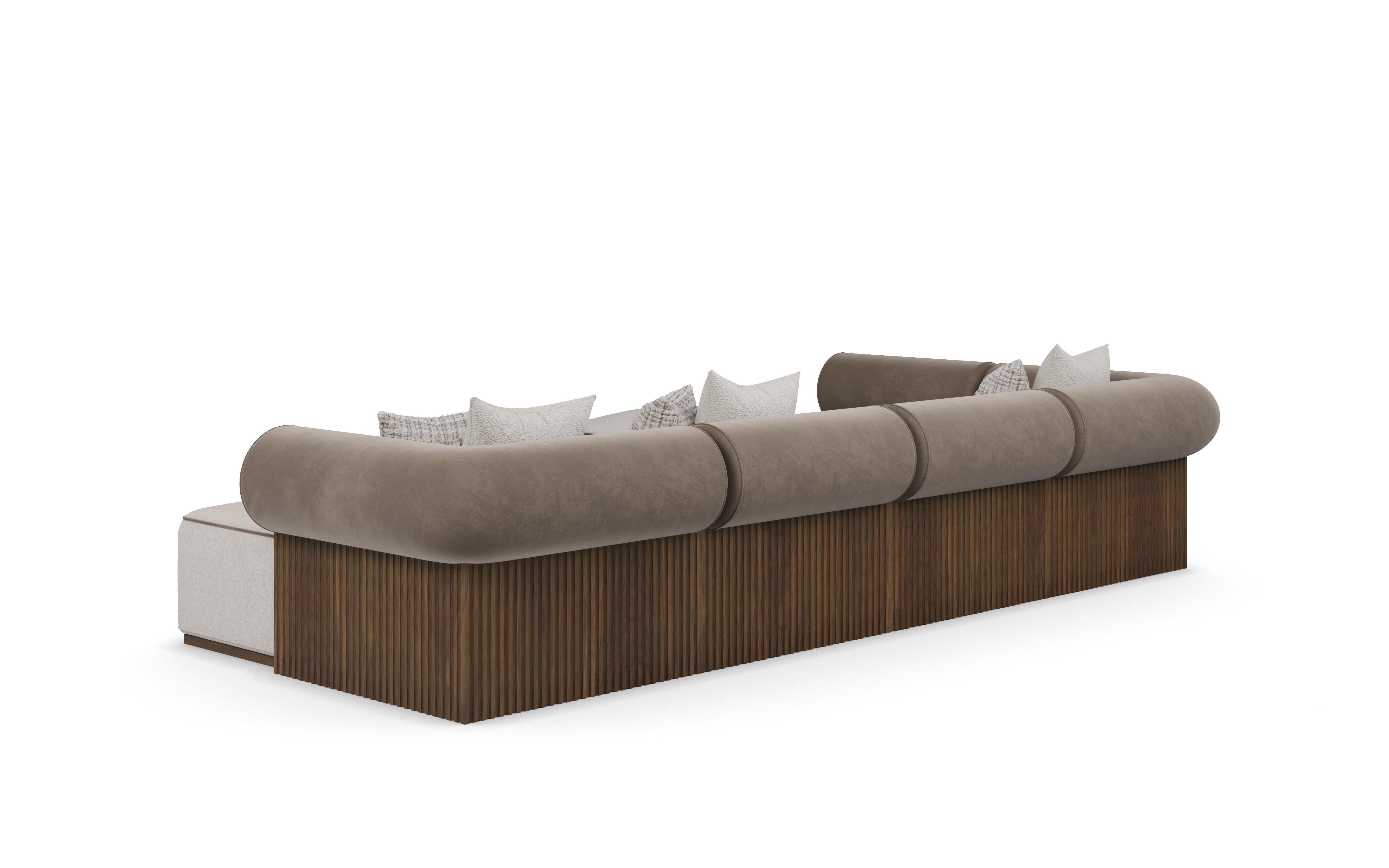 Fait main Pierre Sofa by Nolita Harbour: Velvet Upholstery and Walnut Base en vente
