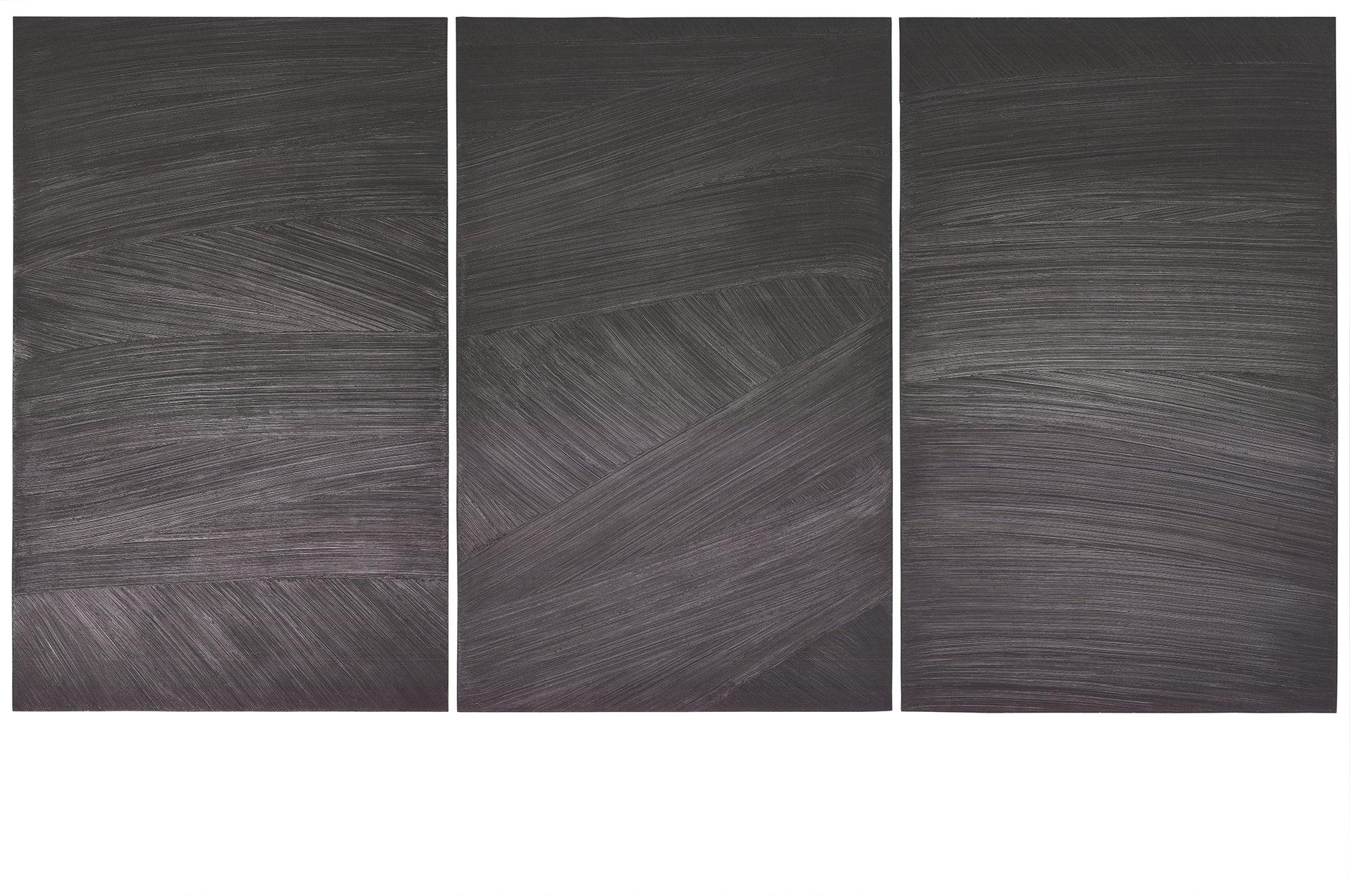 Dies ist ein offizielles Foto des Gemäldes "7. Januar 1983" von Pierre Soulages, reproduziert, um das Kunstwerk so zu zeigen, wie es im Musée Soulages in Rodez, Frankreich, hängt. Das Bild zeigt den unverwechselbaren Stil von Soulages und hebt die