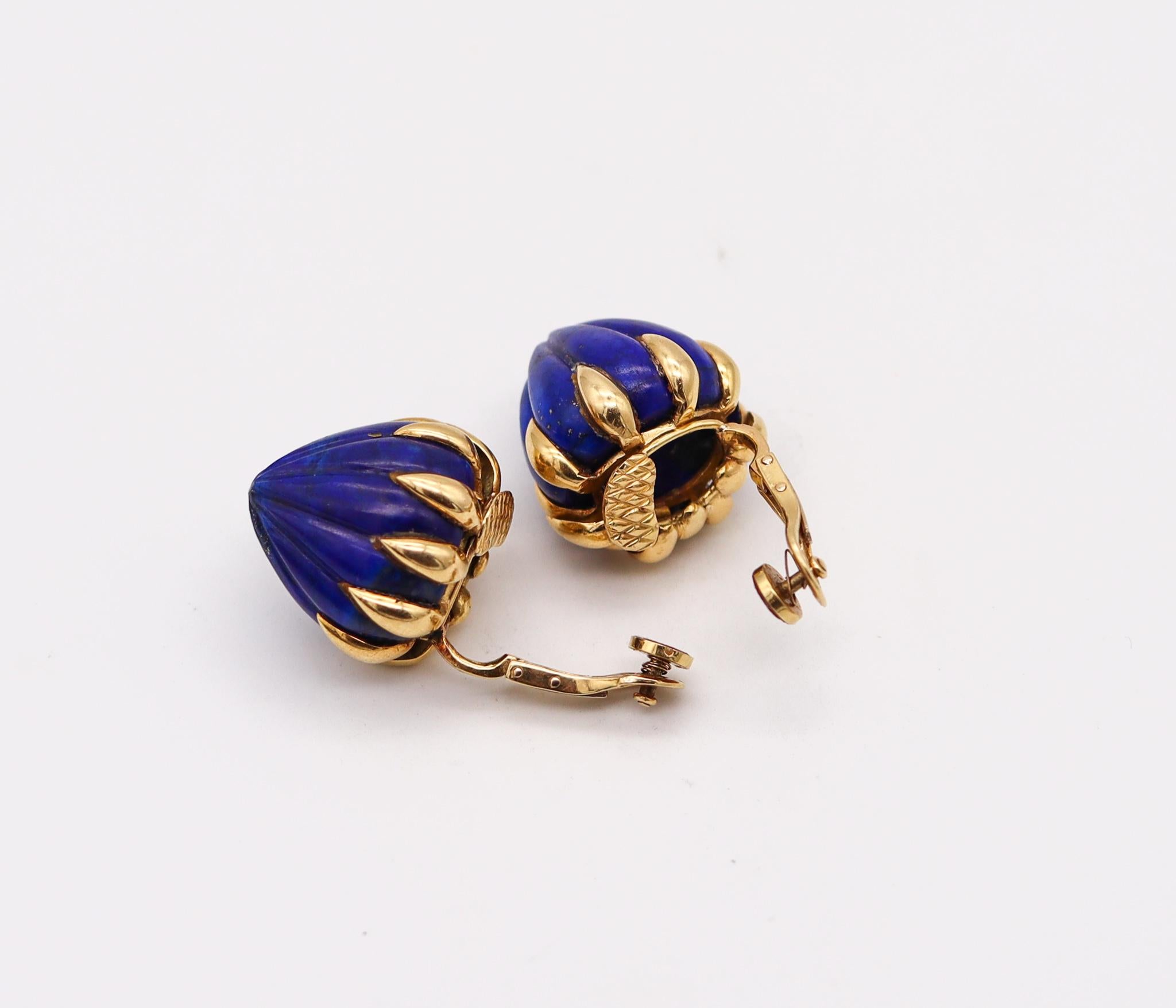 Pierre Sterle 1960 Retro Modern Clip on Earring in 18kt Yellow Gold with Lapis In Excellent Condition In Miami, FL