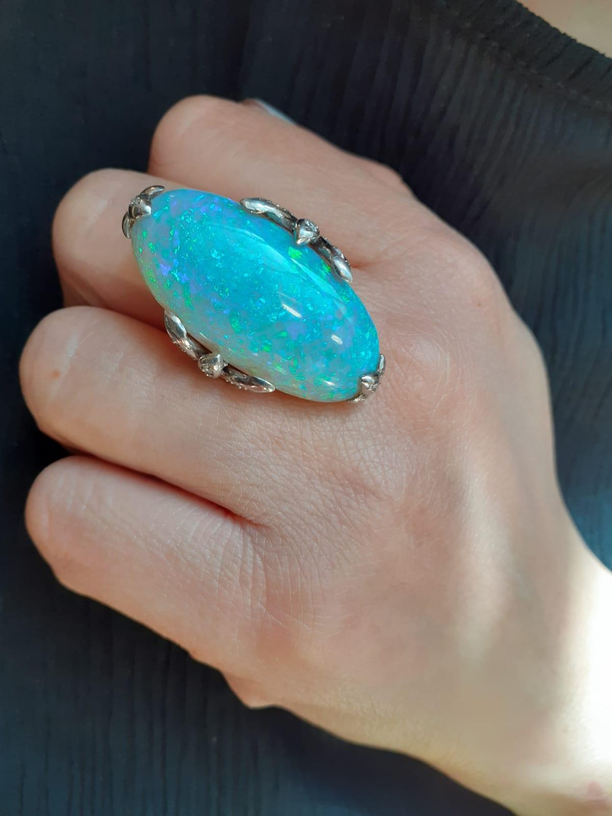 Pierre Sterlé Anillo de cóctel de ópalo y diamantes Platino, circa 1950 Cabujón en venta