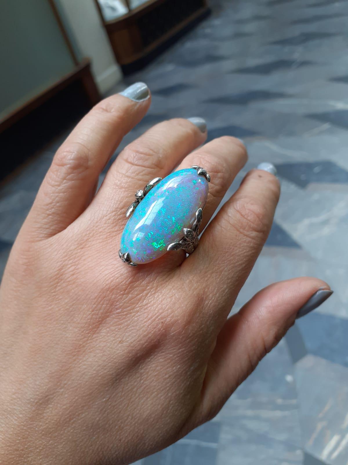 De las mujeres Pierre Sterlé Anillo de cóctel de ópalo y diamantes Platino, circa 1950 en venta