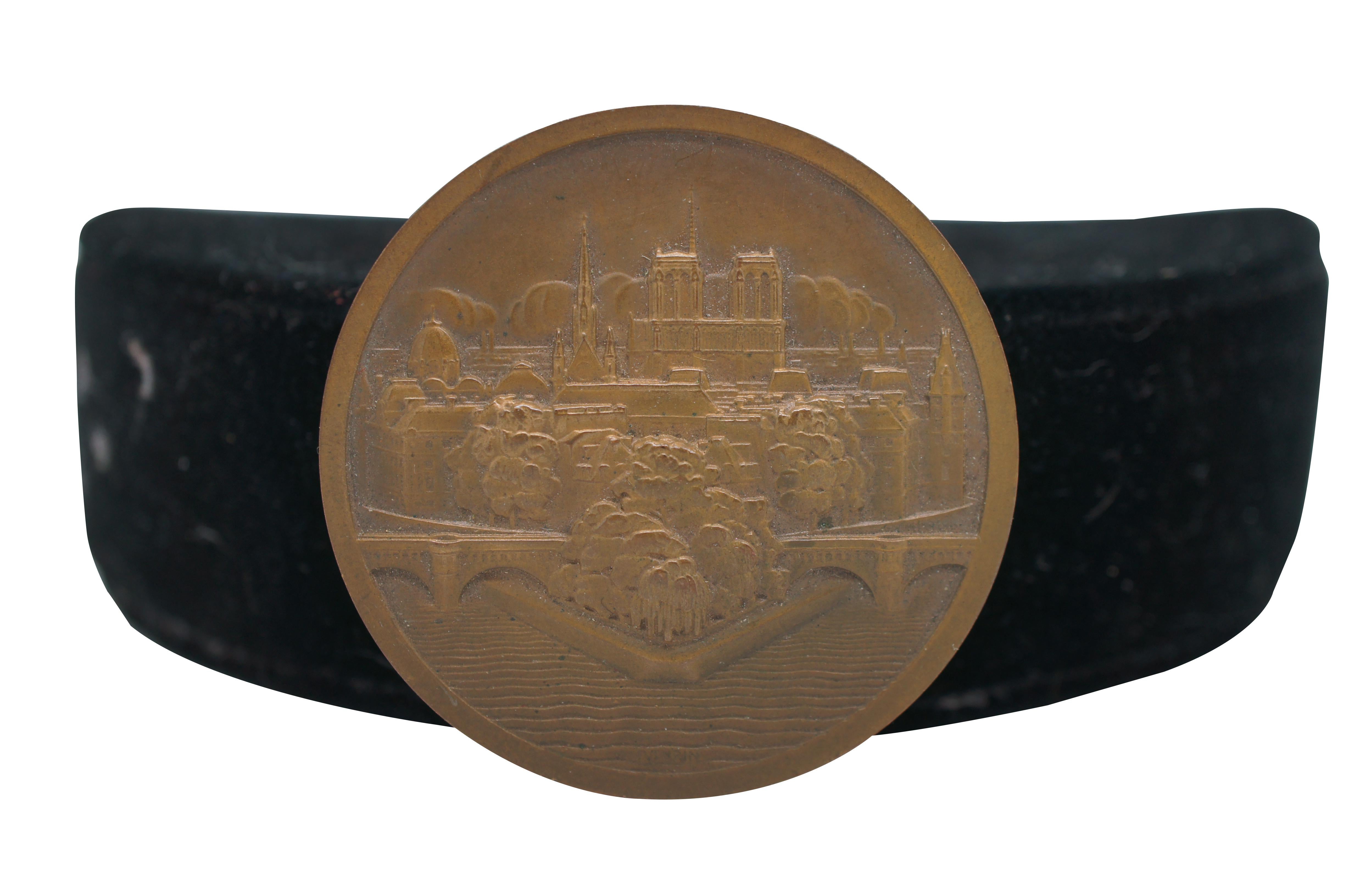 Mid to early 20th century Pierre Turin bronze medal featuring the Societe Francaise de Metallurgie and the city of Paris landscape including Notre Dame

Pierre TURIN (1891-1968). French medalist. He studied at École Nationale Supérieure des