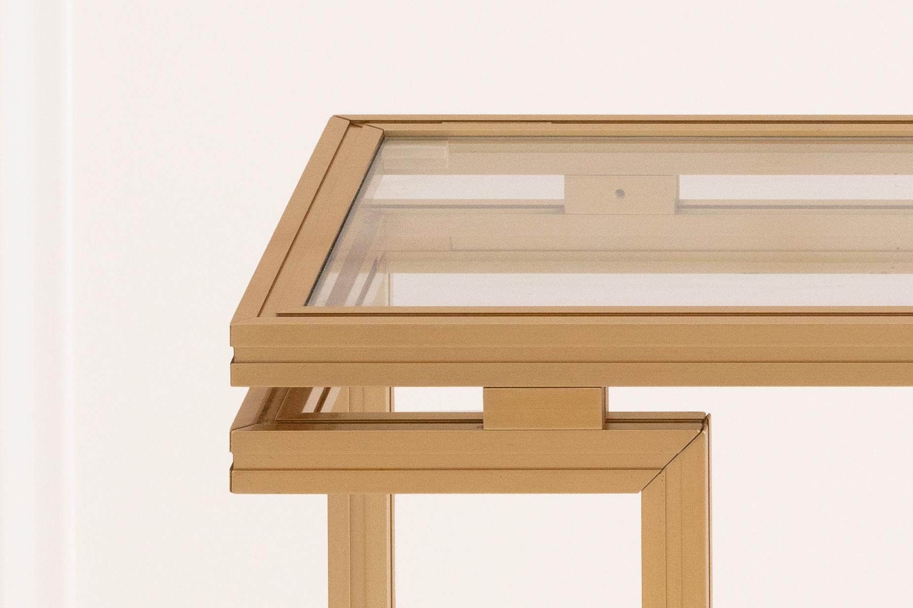 Français Pierre Vandel - Table console en métal doré du XXe siècle 1970 en vente