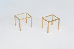 Paire de tables d'appoint Pierre Vandel en laiton et verre France 1970