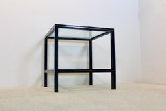 Tavolino Pierre Vandel, alluminio laccato nero, intarsi in ottone e vetro, Francia