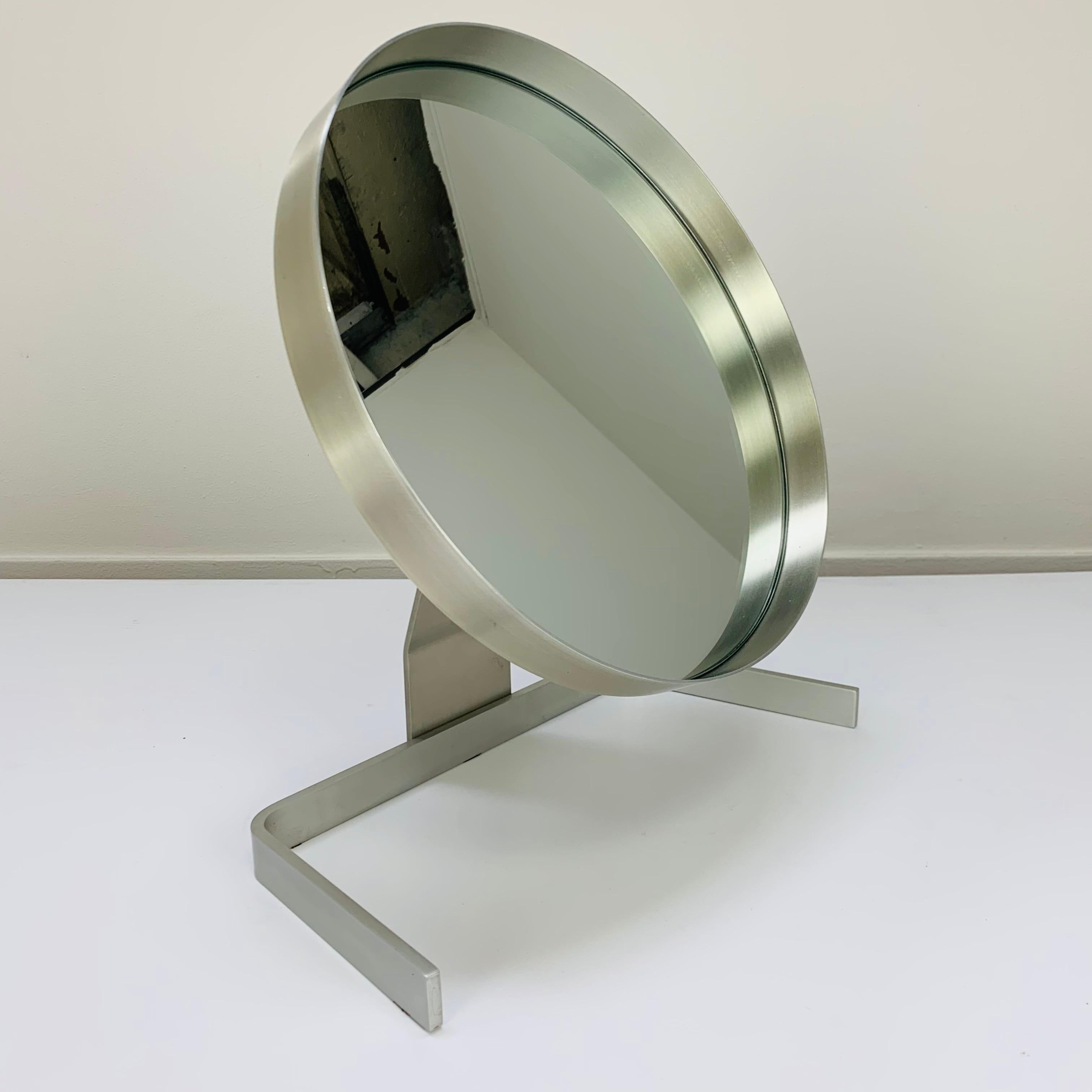 Aluminium Miroir de table en aluminium, pièce française de Pierre Vandel, datant d'environ 1970 en vente