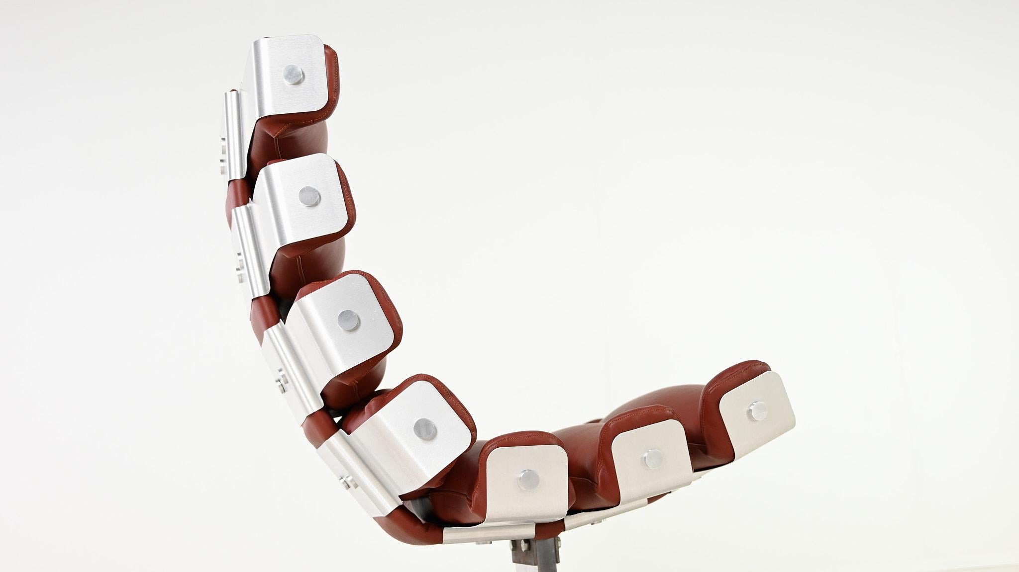 Pierre Vandel, chaise longue Rib Vertebre, aluminium et cuir. France, C.C. 1970 2