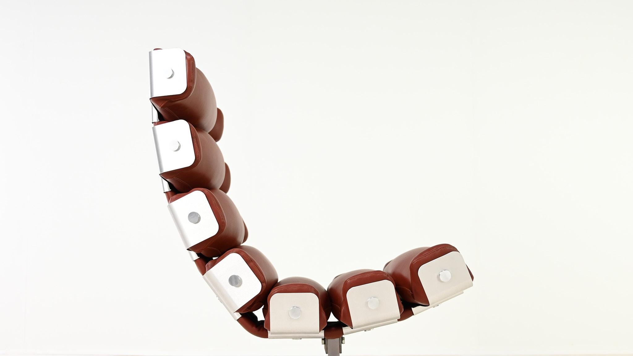Pierre Vandel, chaise longue Rib Vertebre, aluminium et cuir. France, C.C. 1970 3