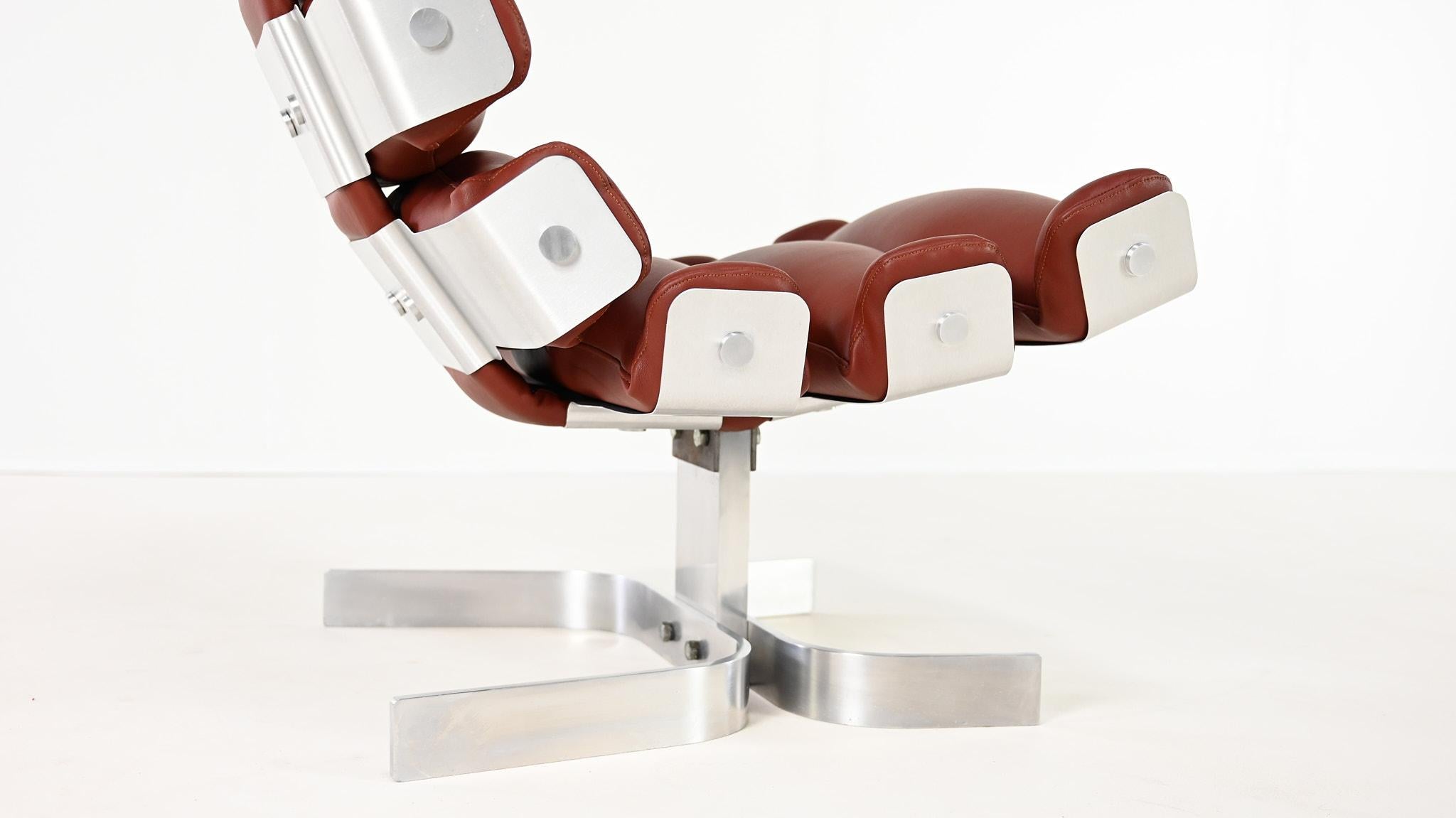 Pierre Vandel, chaise longue Rib Vertebre, aluminium et cuir. France, C.C. 1970 1
