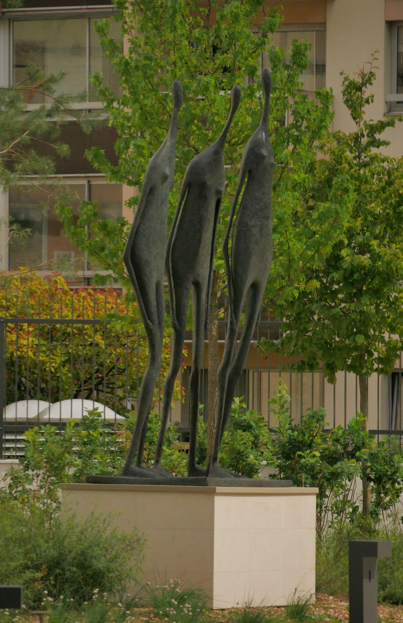 3 Monumental Standing Figures by Pierre Yermia - Contemporary bronze sculpture For Sale 9