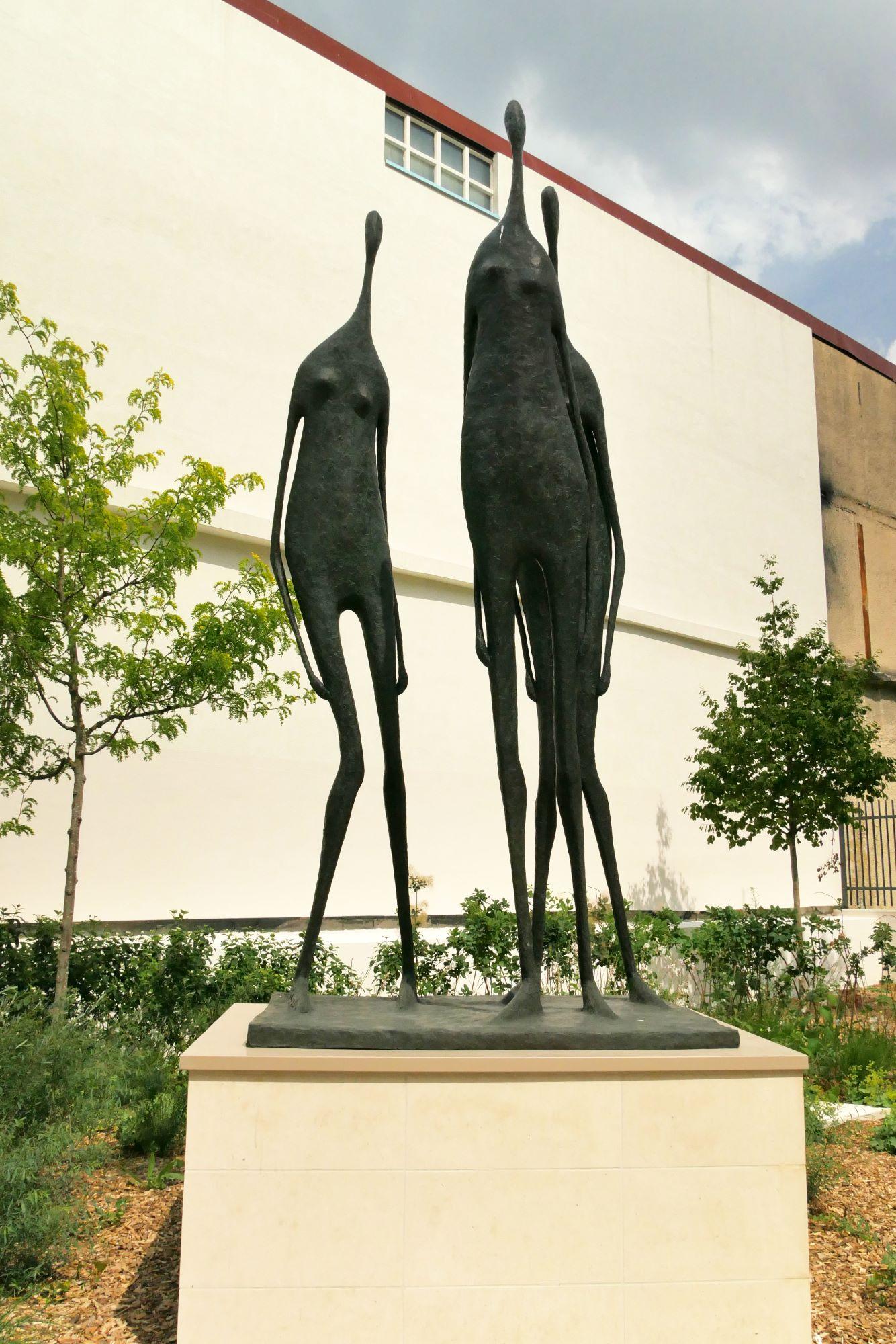 3 Monumental Standing Figures by Pierre Yermia - Contemporary bronze sculpture For Sale 1