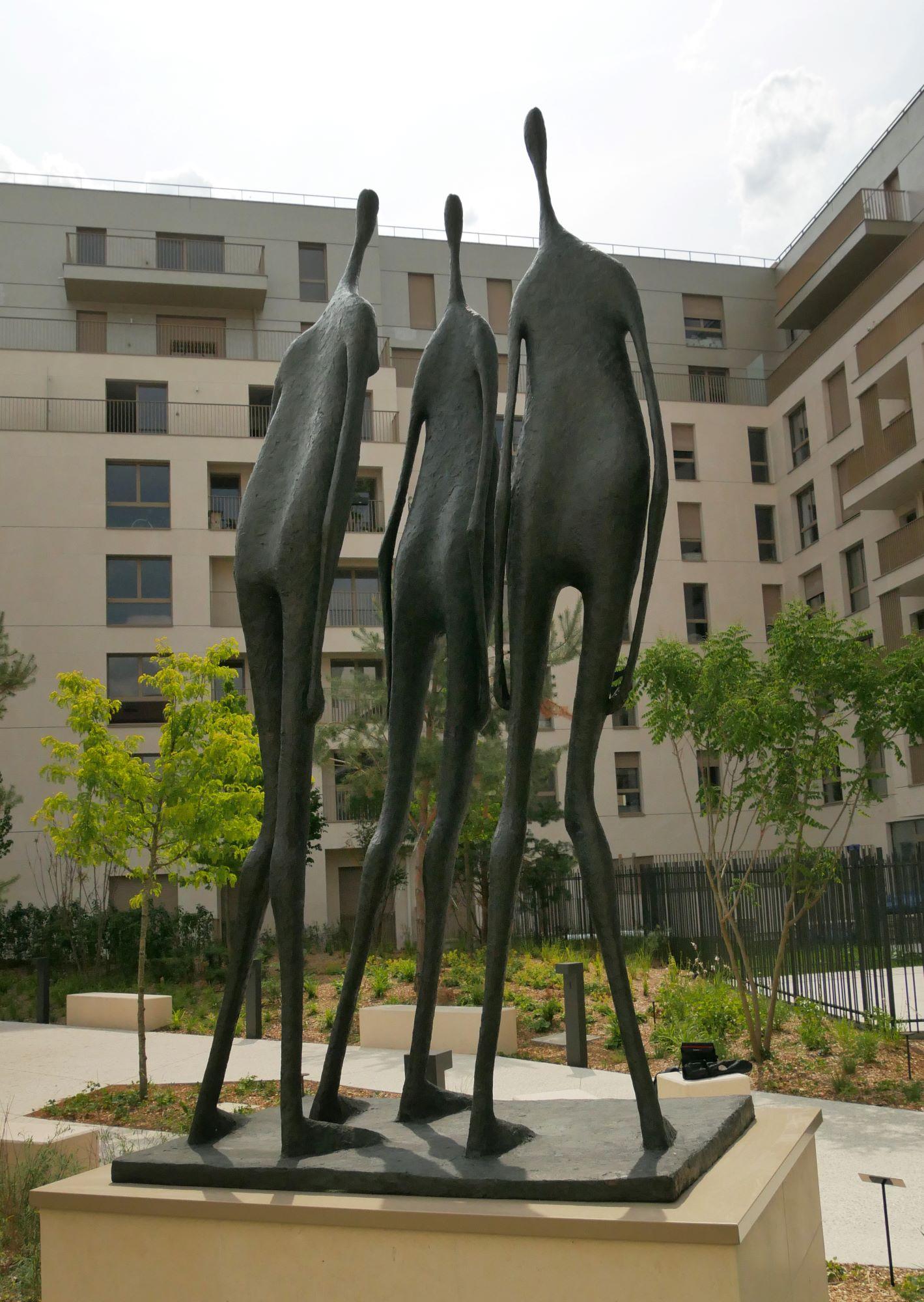 3 Monumental Standing Figures by Pierre Yermia - Contemporary bronze sculpture For Sale 7