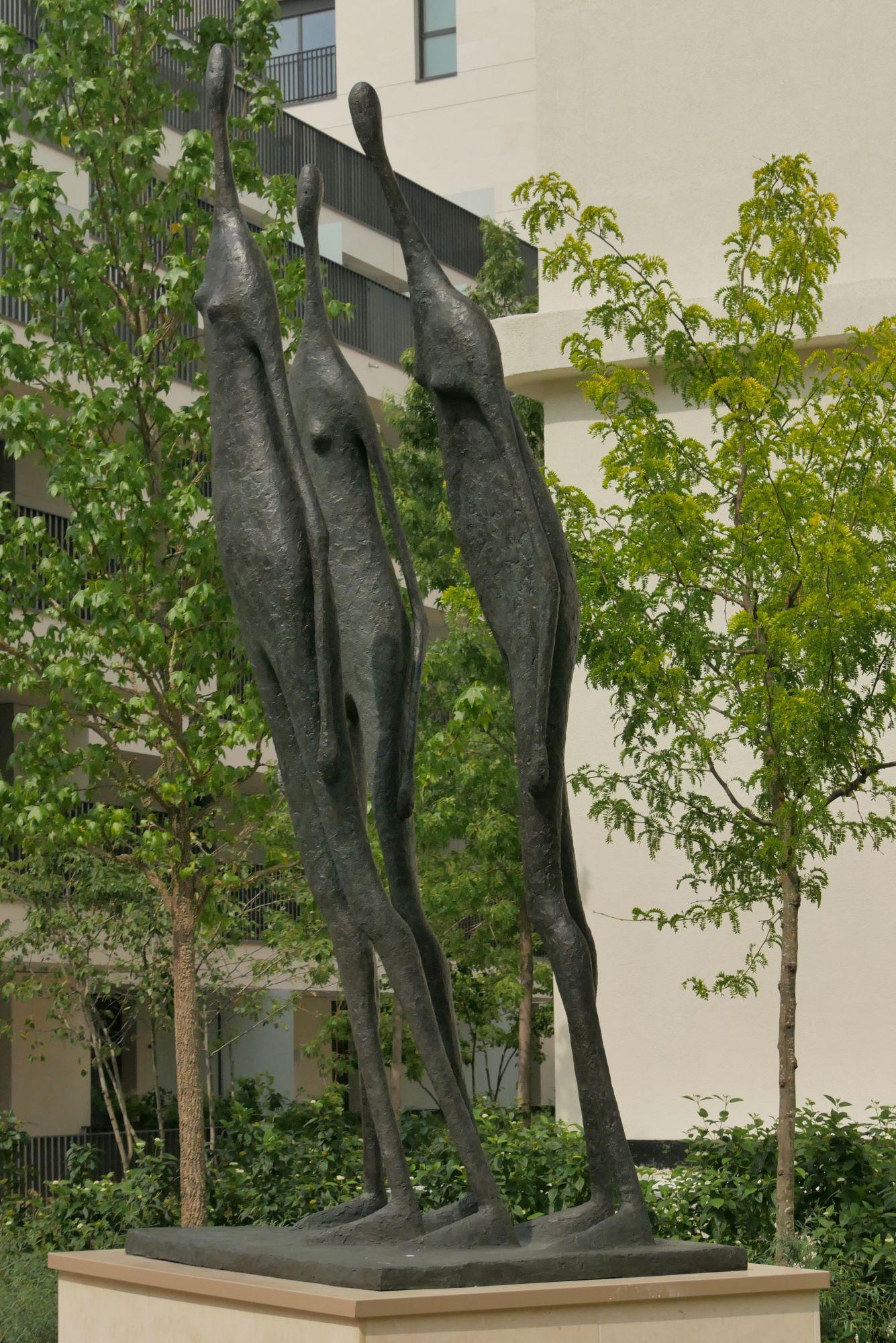3 Monumental Standing Figures by Pierre Yermia - Contemporary bronze sculpture For Sale 8