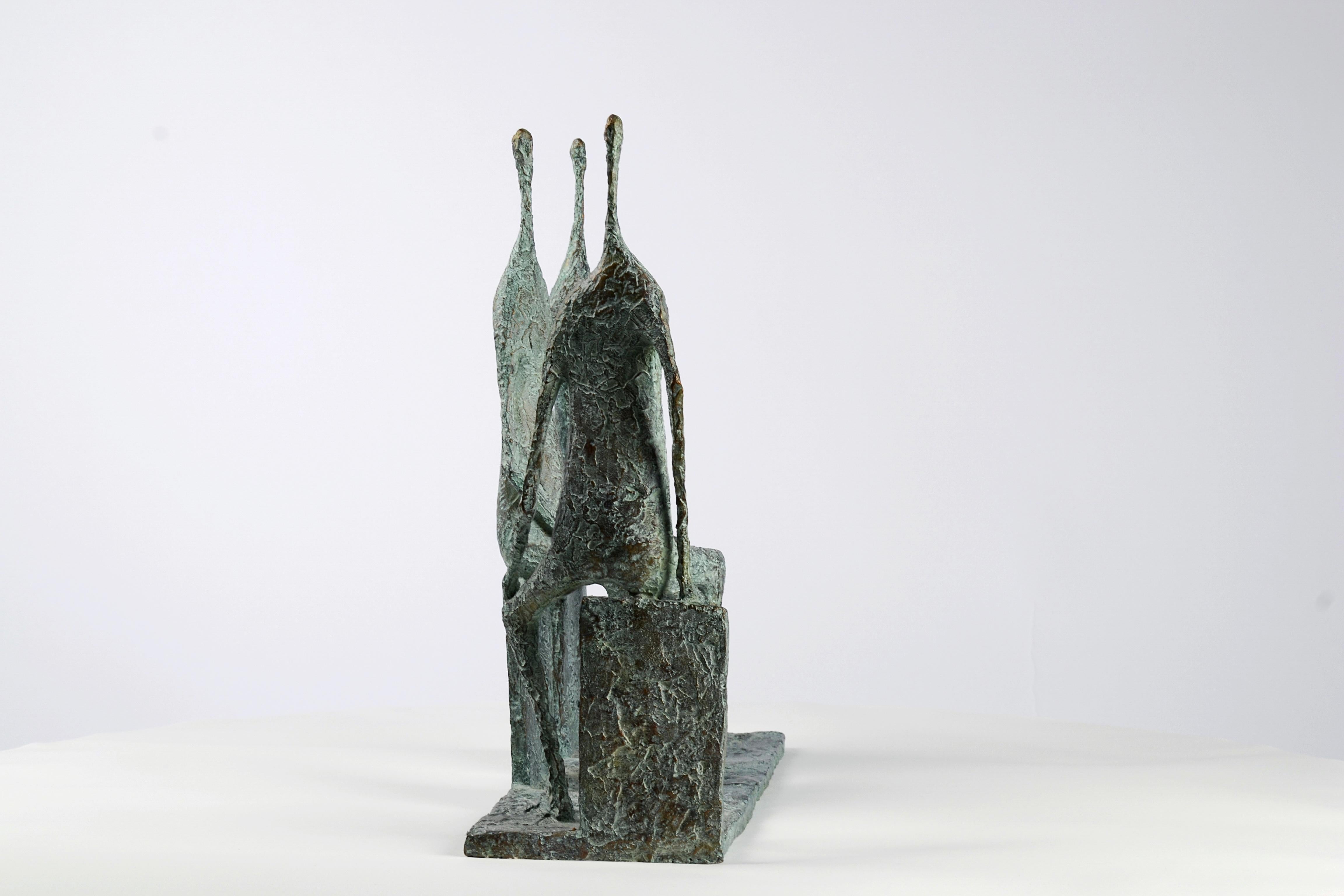 3 Figuras Sentadas I de Pierre Yermia - Escultura contemporánea de bronce, humana en venta 8