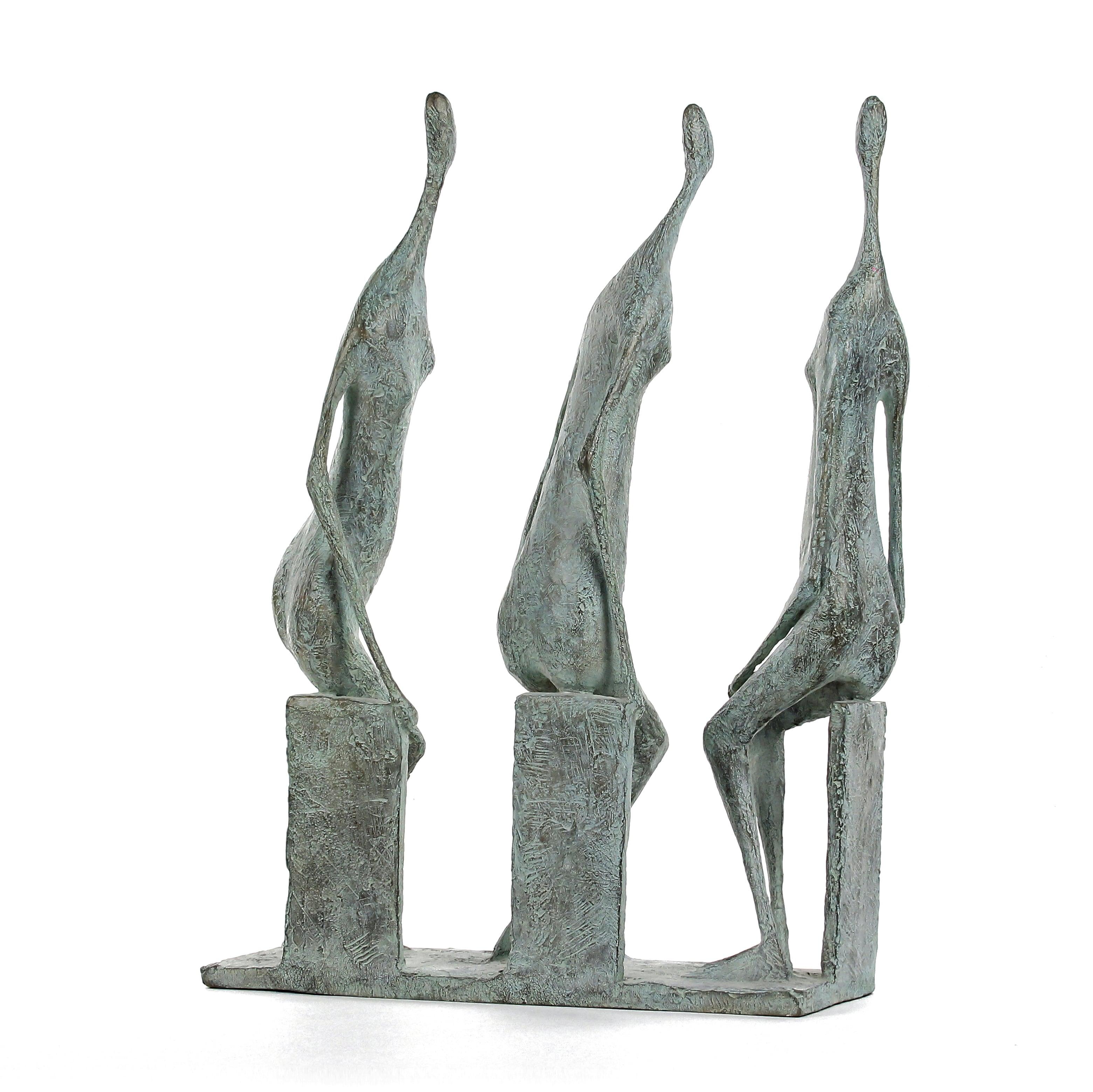 3 Figures assises II de Pierre Yermia  Groupe de trois figures en bronze en vente 5