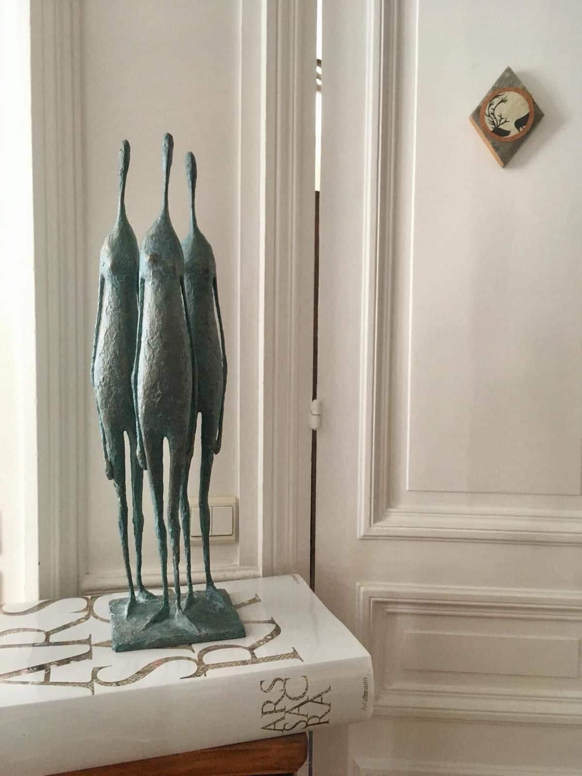 3 Standing Figures VI by Pierre Yermia - Contemporary bronze sculpture, elegant For Sale 5