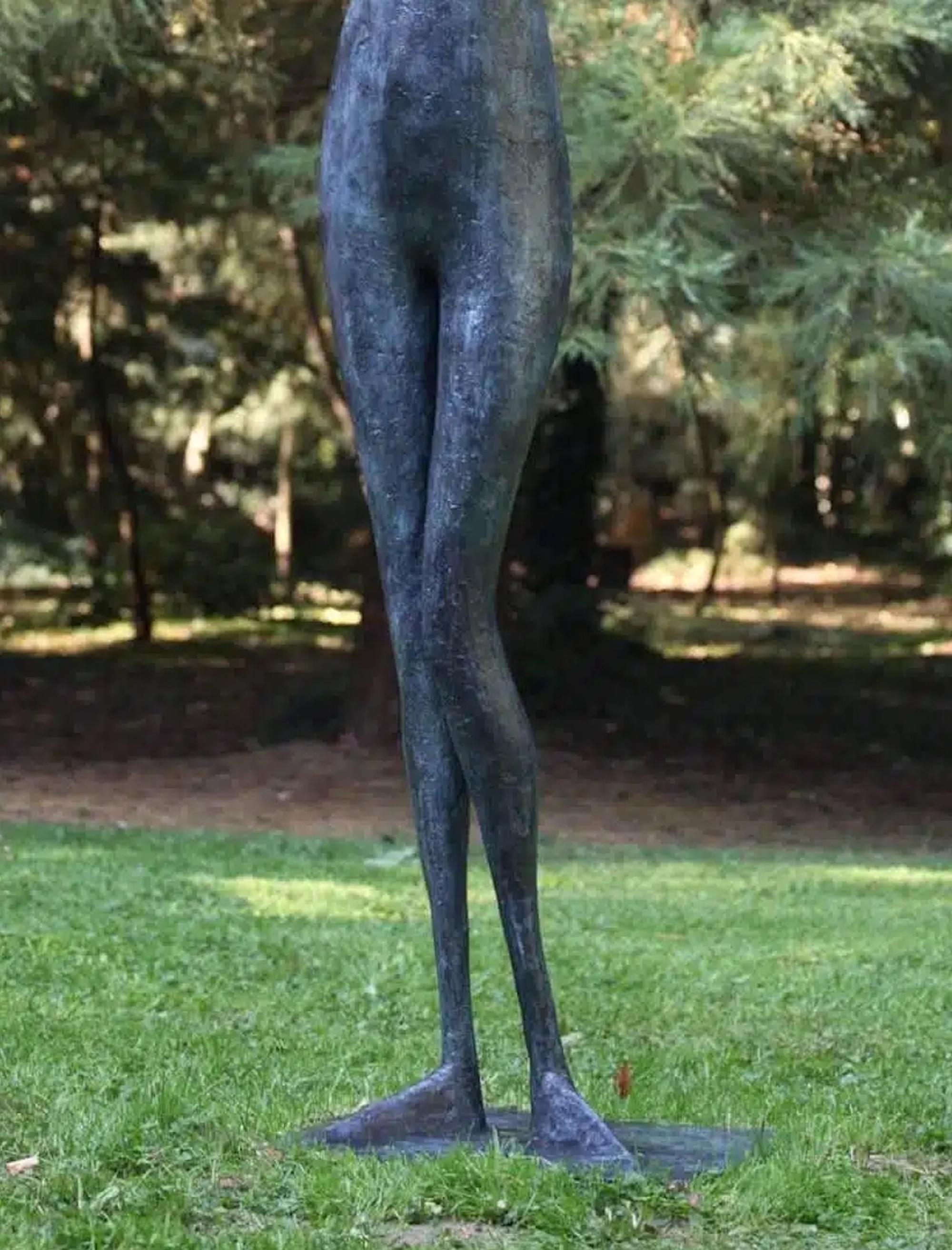 Monumentale Stehende Figur mit erhobenen Armen I by Pierre Yermia - Skulptur für Außen im Angebot 3