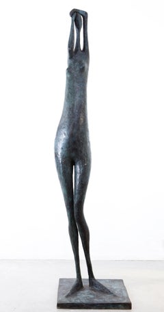 Monumentale Stehende Figur mit erhobenen Armen I by Pierre Yermia - Skulptur für Außen 