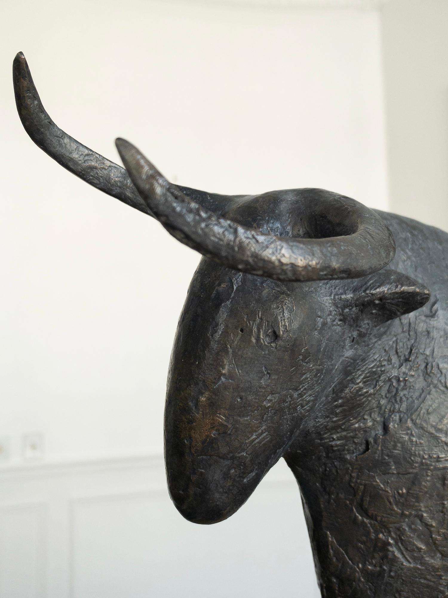 Bull IV by Pierre Yermia - Animal bronze sculpture, figurative, dark grey patina For Sale 7