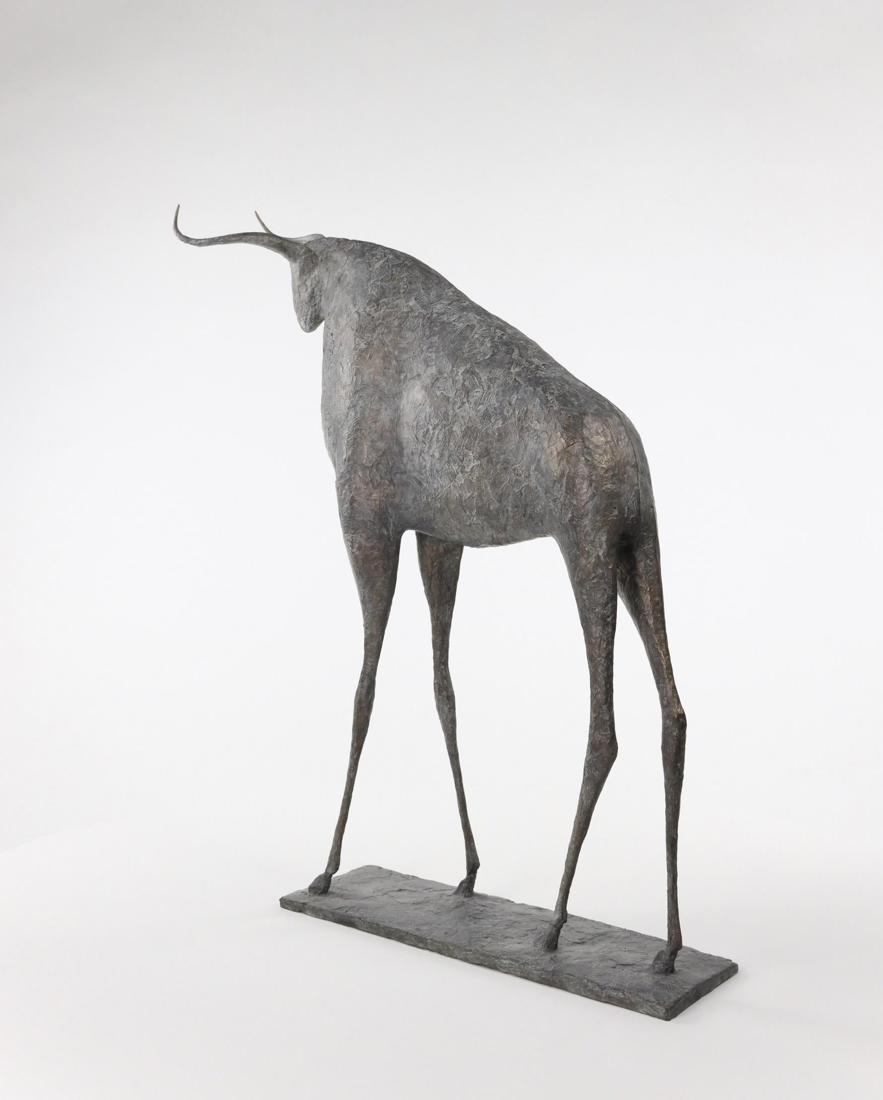 Stier IX von Pierre Yermia - Tierplastik aus Bronze, figurativ, graue Patina im Angebot 4