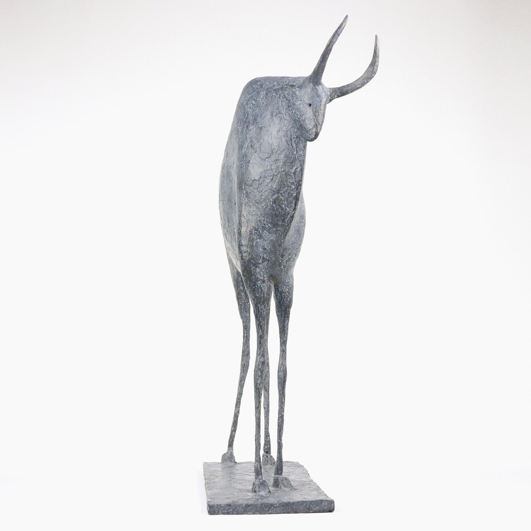 Toro VII  de Pierre Yermia - Escultura animal en bronce, figurativa, pátina gris en venta 2