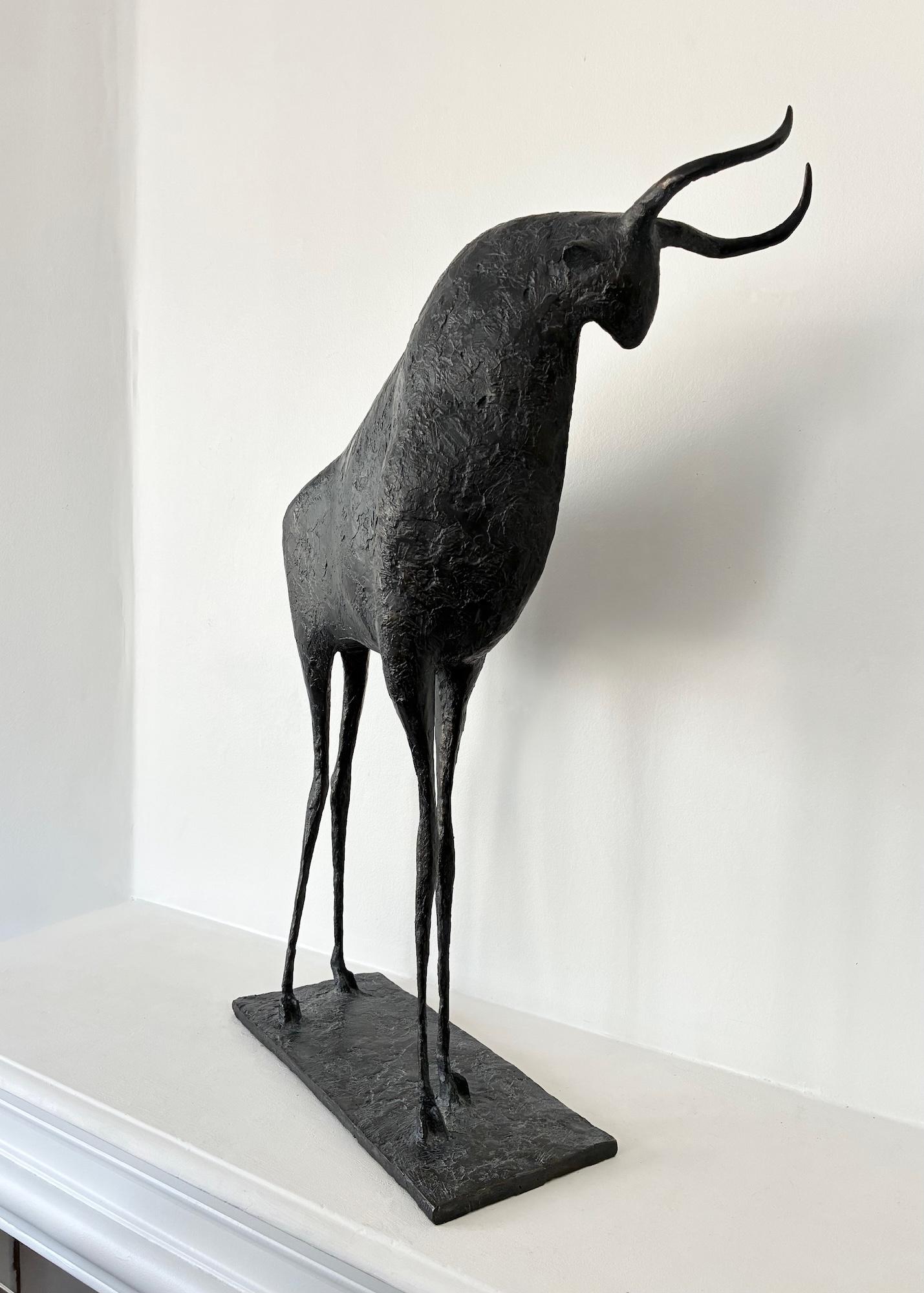 Toro VIII de Pierre Yermia - Escultura animal en bronce, figurativa, color negro en venta 4