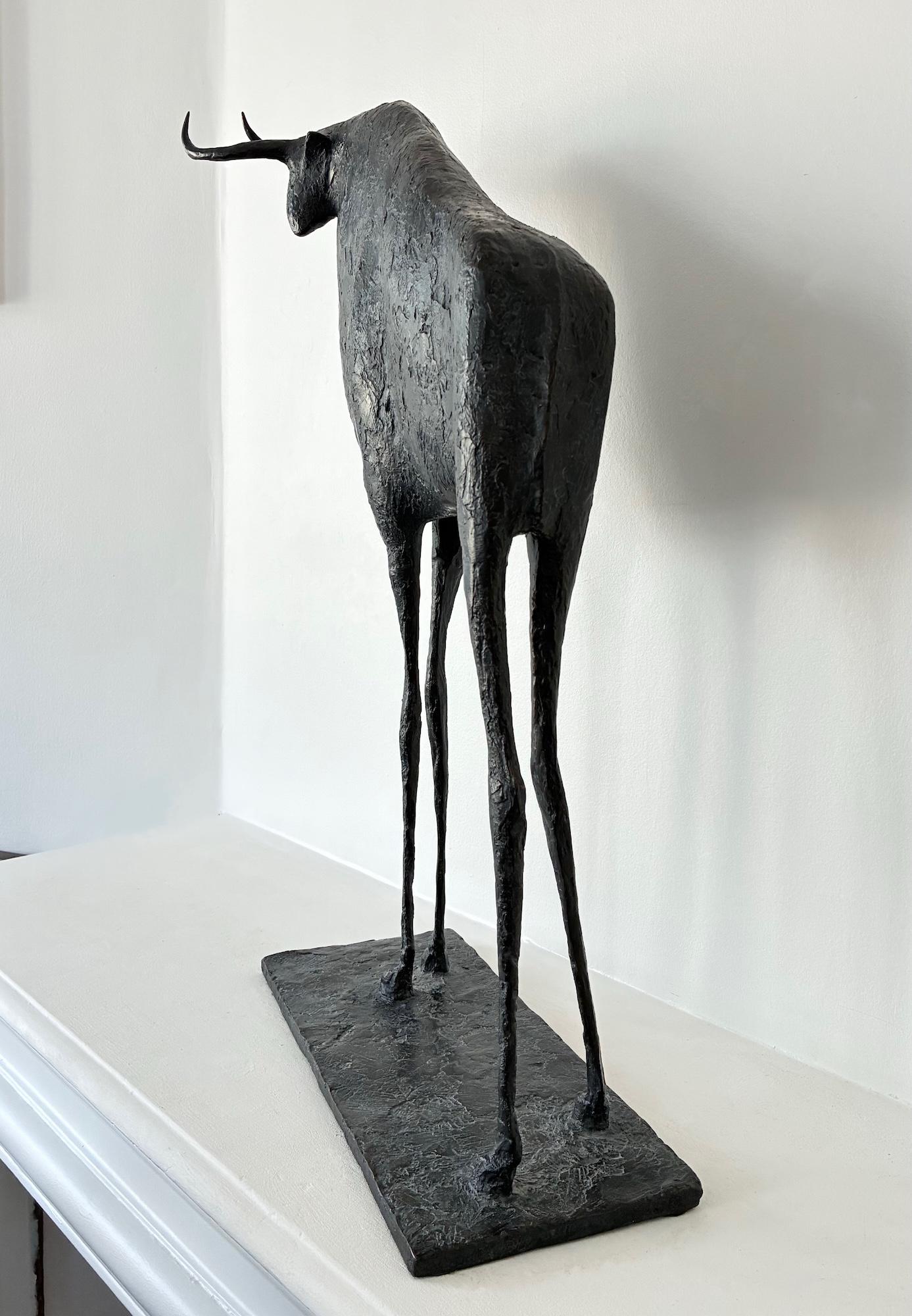 Bull VIII di Pierre Yermia - Scultura animale in bronzo, figurativa, colore nero in vendita 5