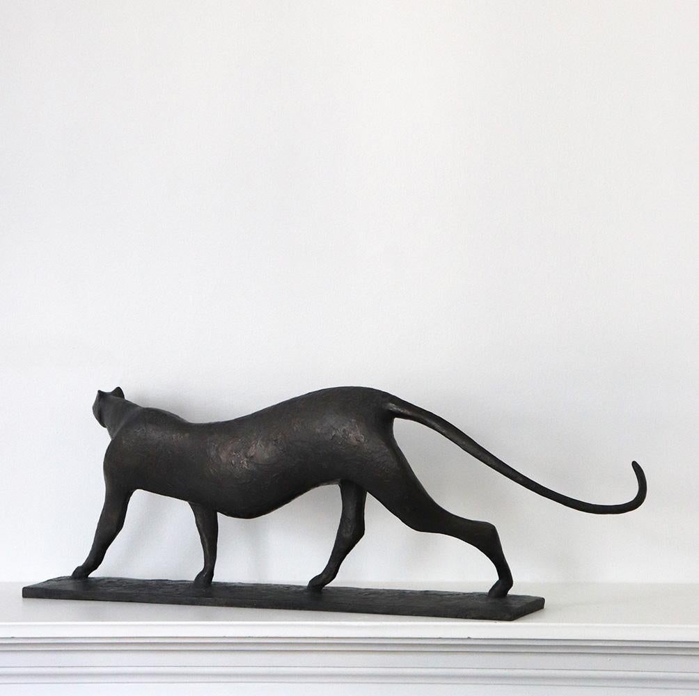 Feline VI de Pierre Yermia - Sculpture animalière contemporaine, bronze, chat, élégant en vente 2