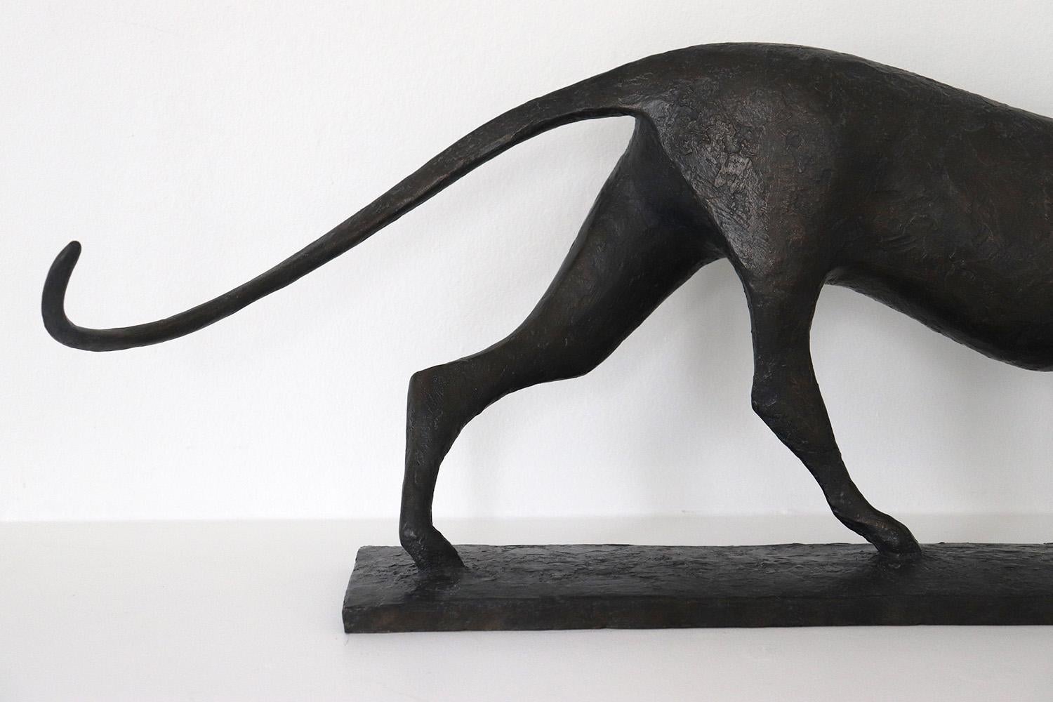 Feline VI de Pierre Yermia - Sculpture animalière contemporaine, bronze, chat, élégant en vente 3