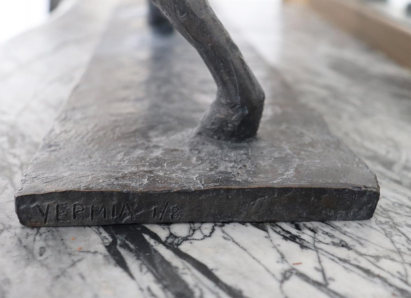 Feline VI de Pierre Yermia - Sculpture animalière contemporaine, bronze, chat, élégant en vente 4