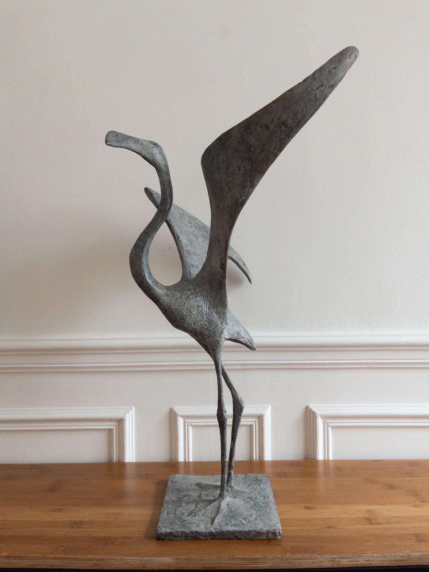 Flamingo I von Pierre Yermia – Tierskulptur aus Bronzeskulptur, Vogel im Angebot 2