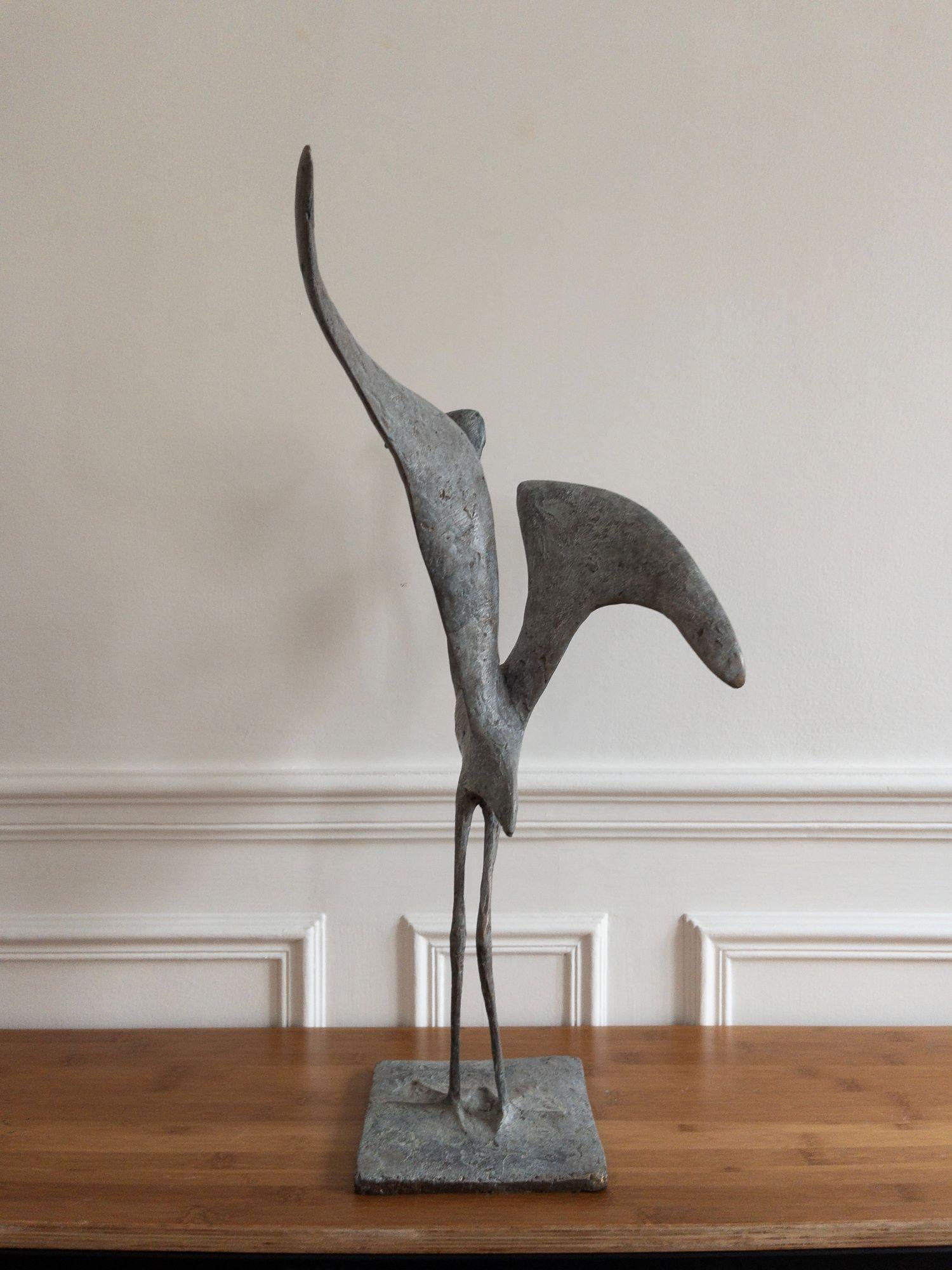 Flamingo I von Pierre Yermia – Tierskulptur aus Bronzeskulptur, Vogel im Angebot 3