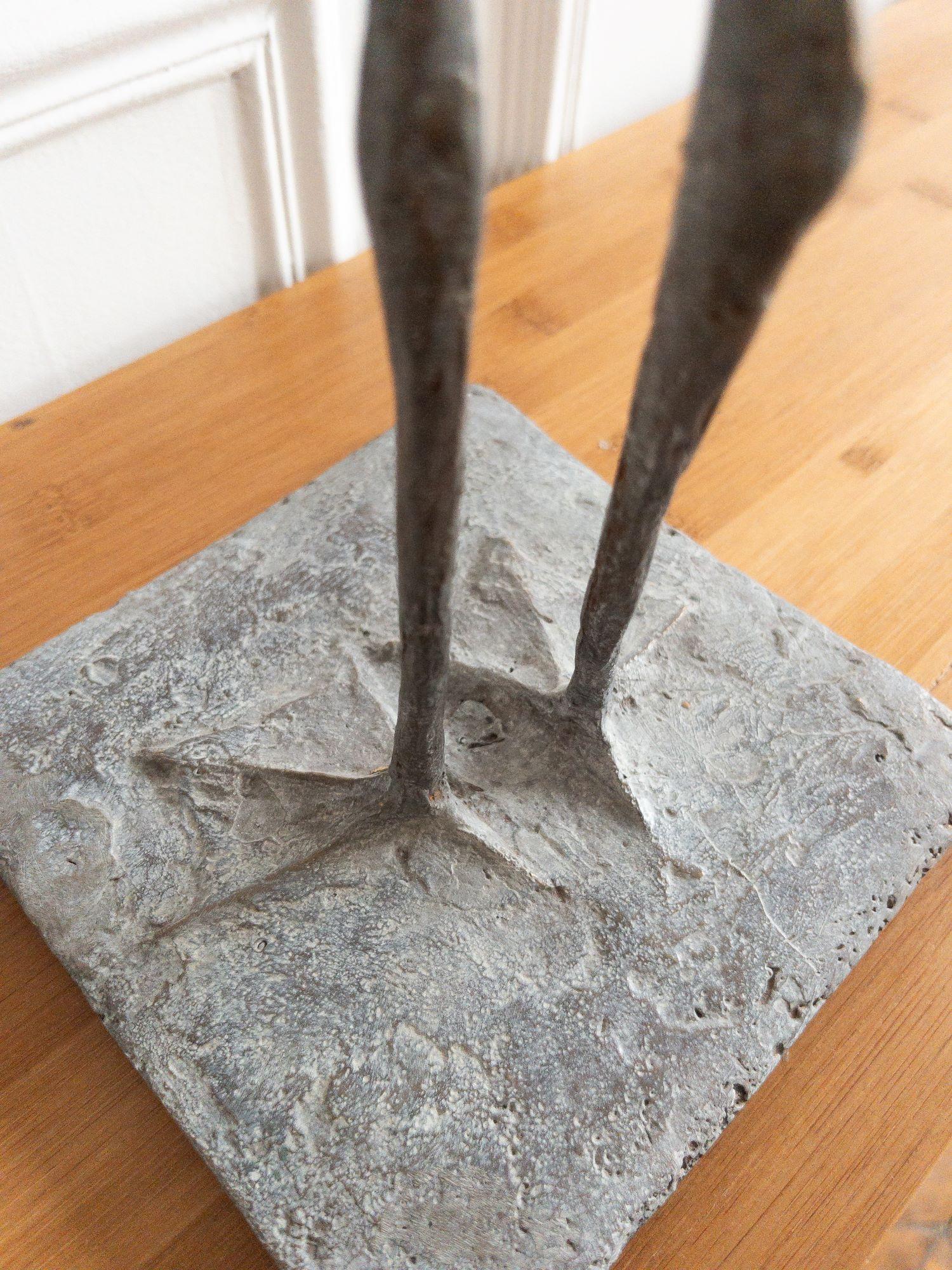 Flamingo I von Pierre Yermia – Tierskulptur aus Bronzeskulptur, Vogel im Angebot 6