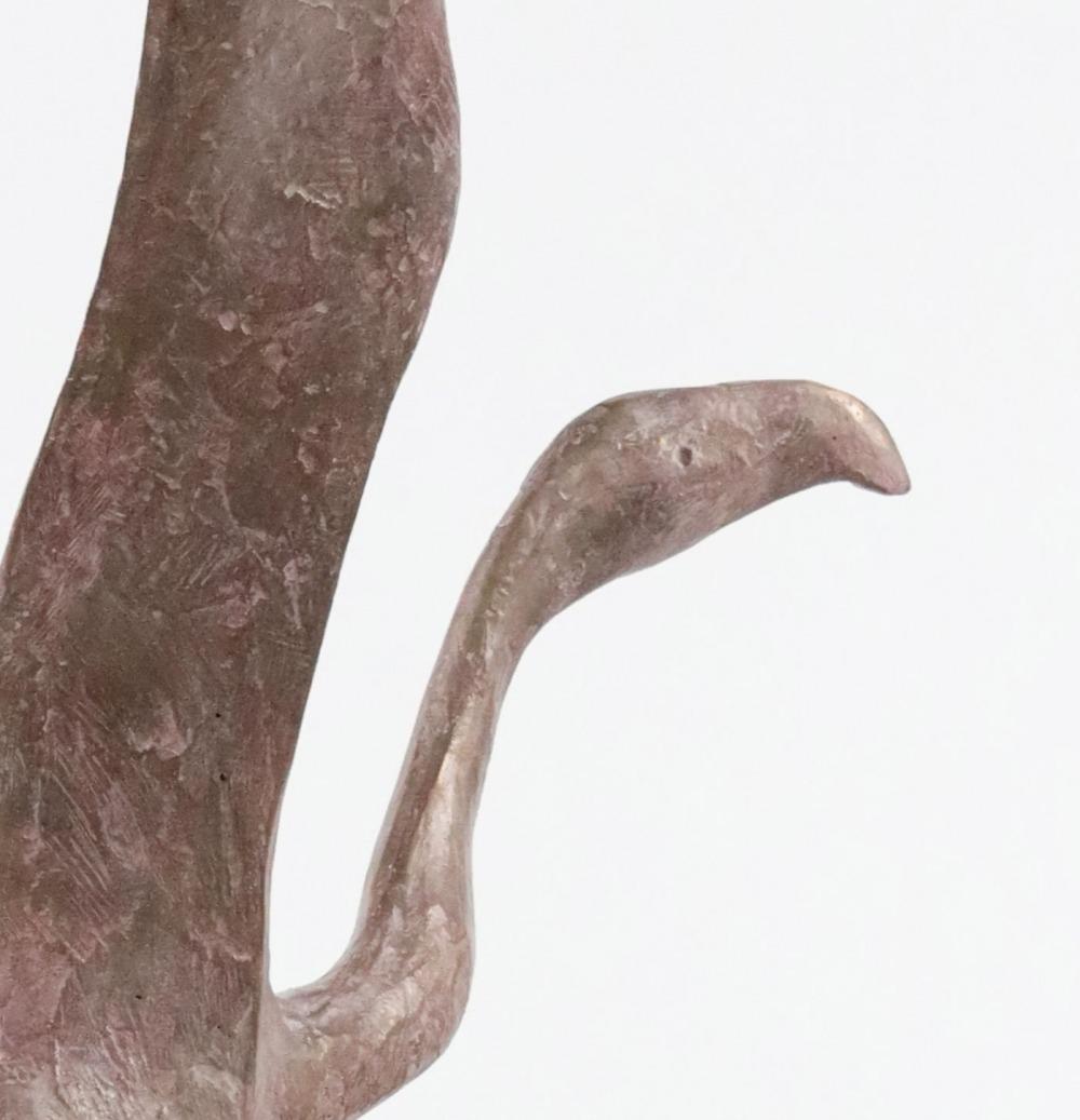 Vuelo VIII by Pierre Yermia - Escultura de bronce animal, pájaro, elegante, tono rosa en venta 4