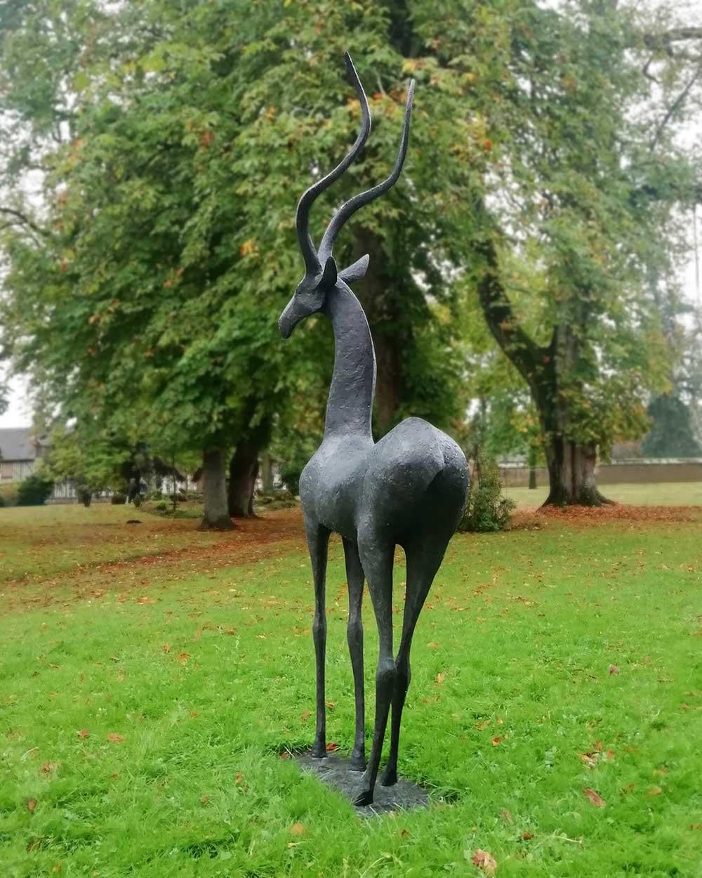 Gacela de Pierre Yermia - Escultura de bronce gran animal, exterior, elegante, esbelta en venta 3
