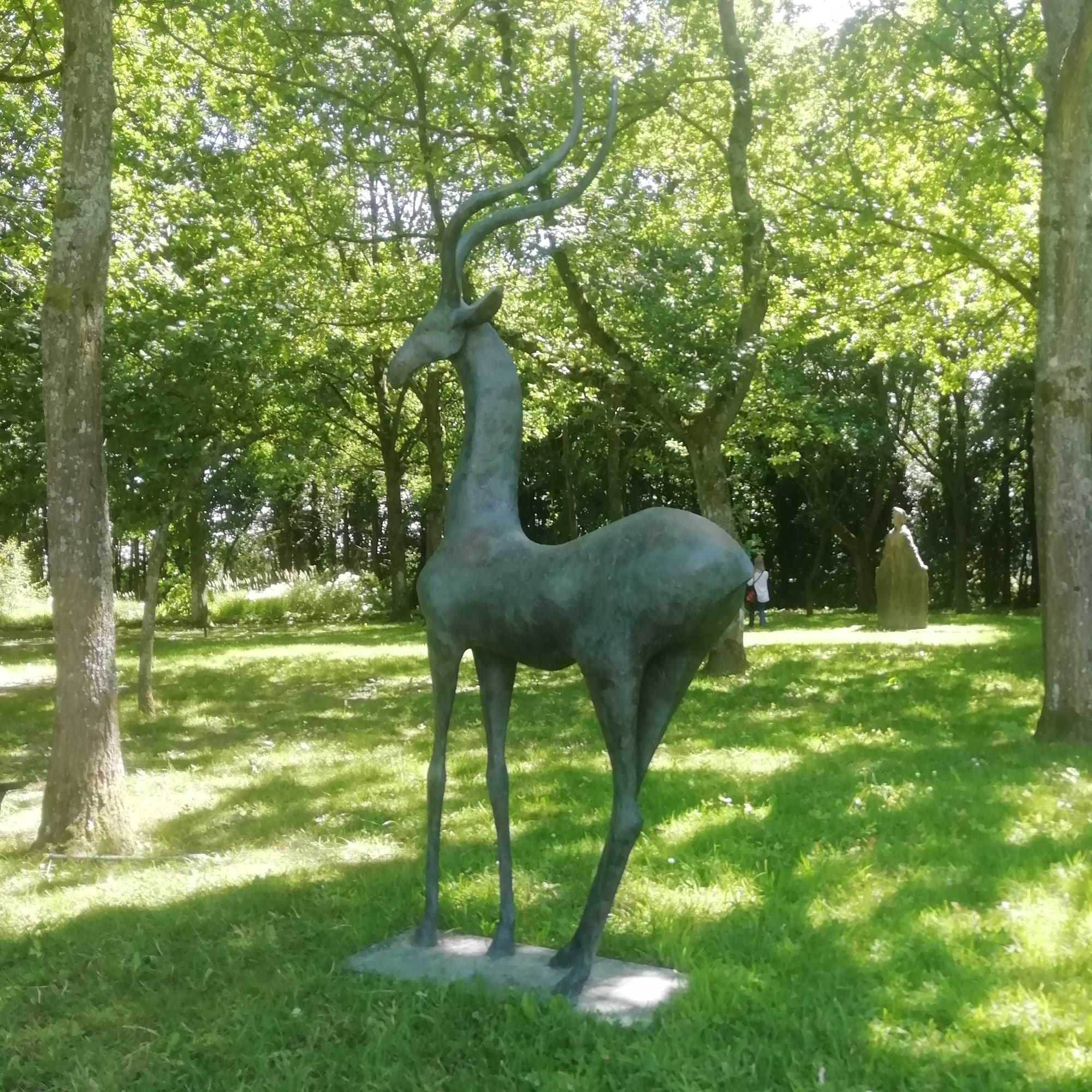 Gacela de Pierre Yermia - Escultura de bronce gran animal, exterior, elegante, esbelta en venta 4