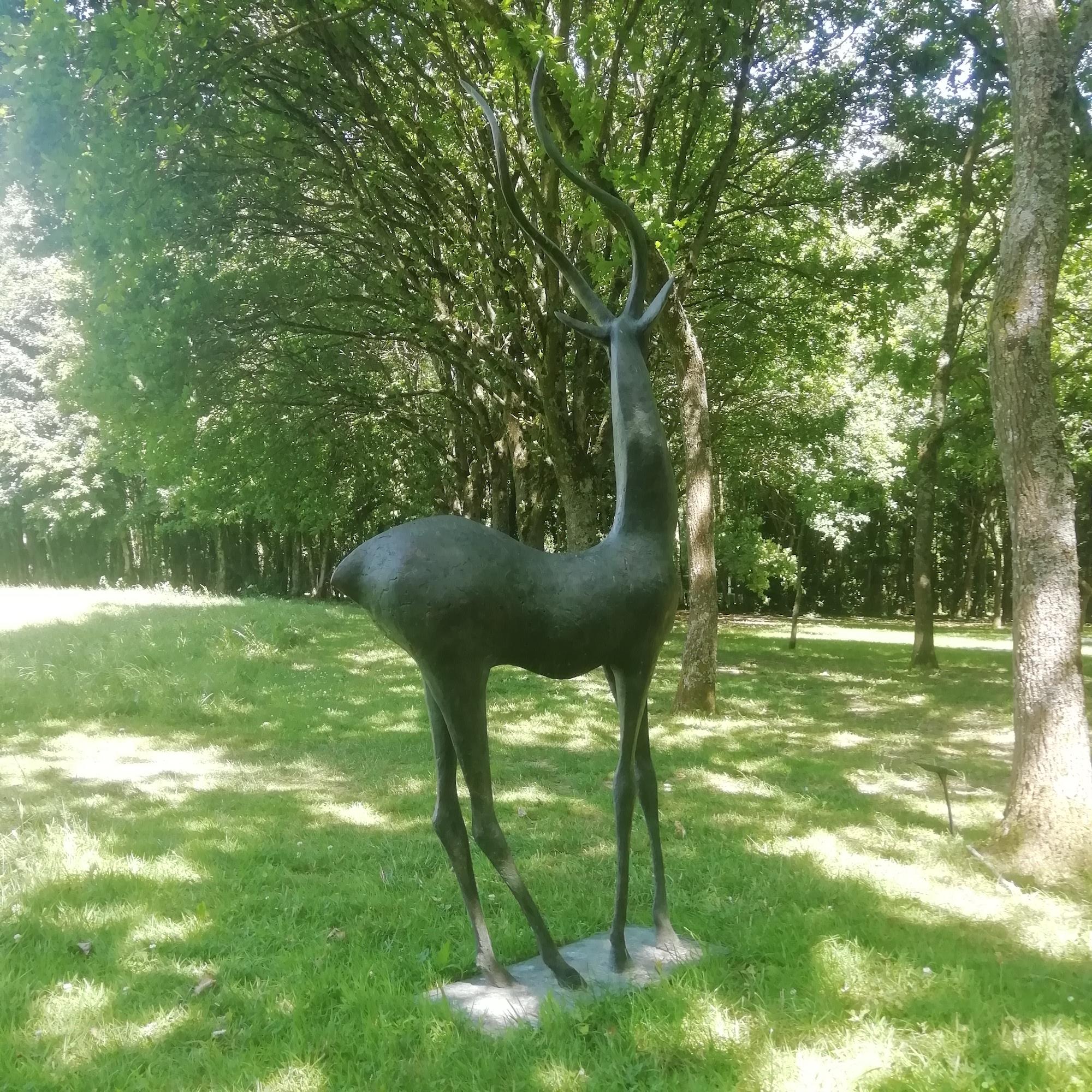 Gacela de Pierre Yermia - Escultura de bronce gran animal, exterior, elegante, esbelta en venta 5