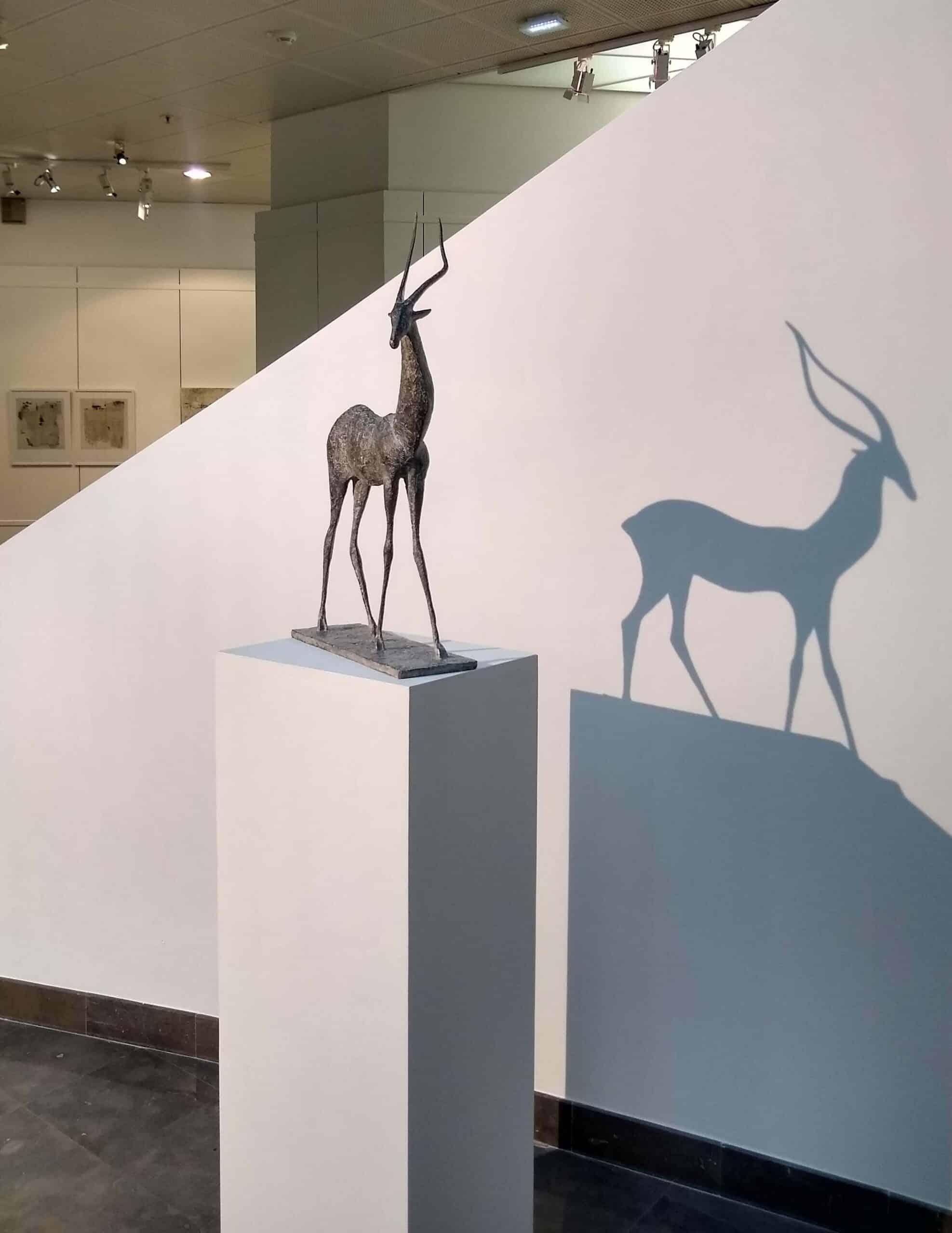 Gazelle I de Pierre Yermia - Sculpture en bronze - Animaux, figuratif, gris, élégant en vente 6