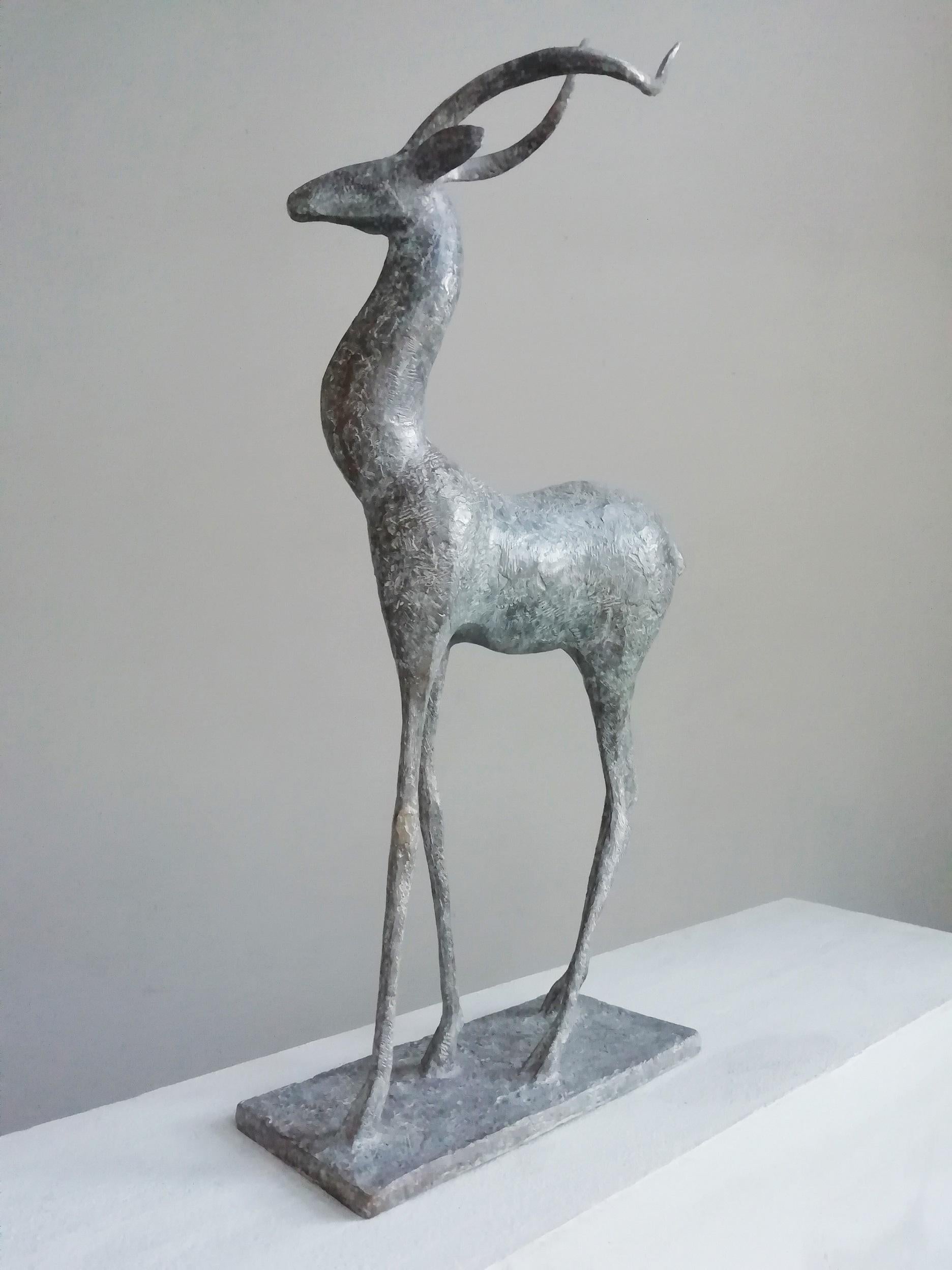 Gacela IV de Pierre Yermia - Escultura animal de bronce, figurativa, color gris en venta 3