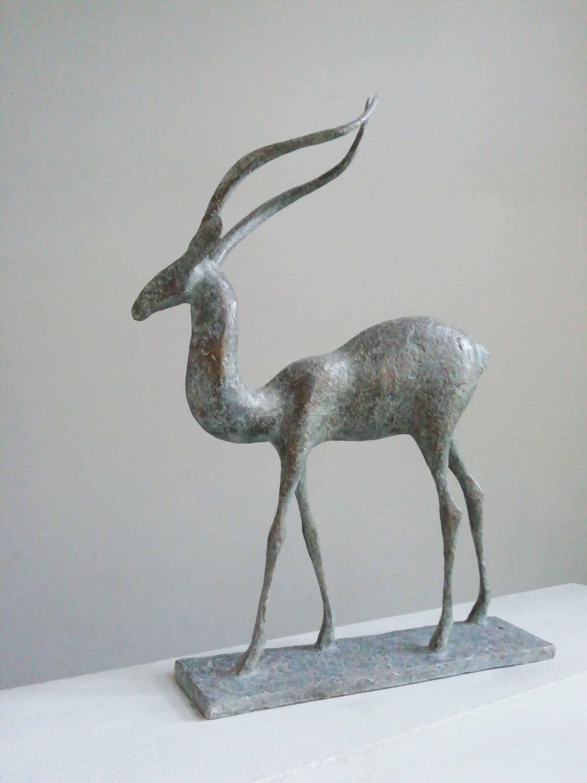 Gazelle V de Pierre Yermia - Sculpture animalière en bronze, figurative, couleur grise en vente 3