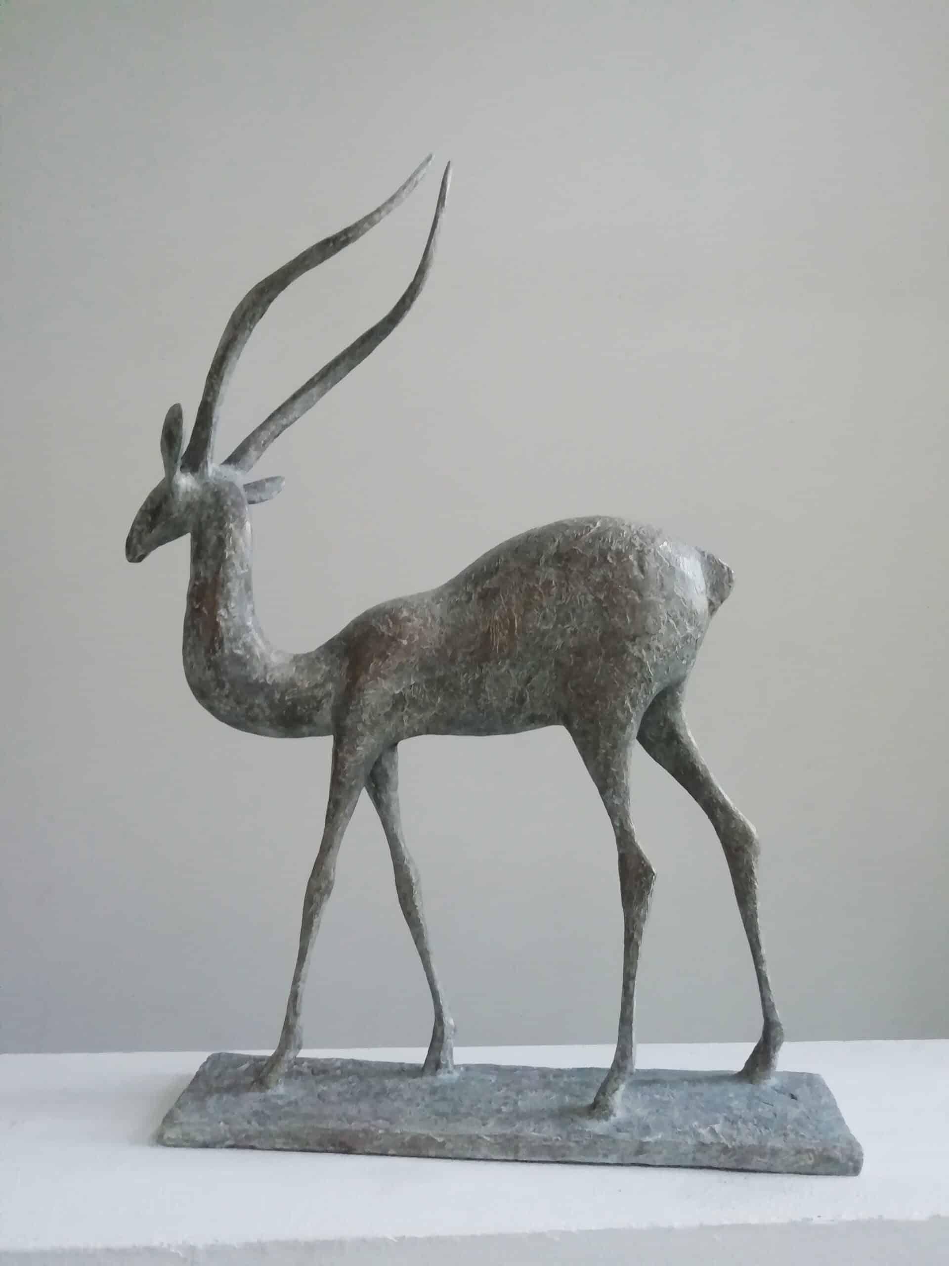 Gazelle V de Pierre Yermia - Sculpture animalière en bronze, figurative, couleur grise en vente 4