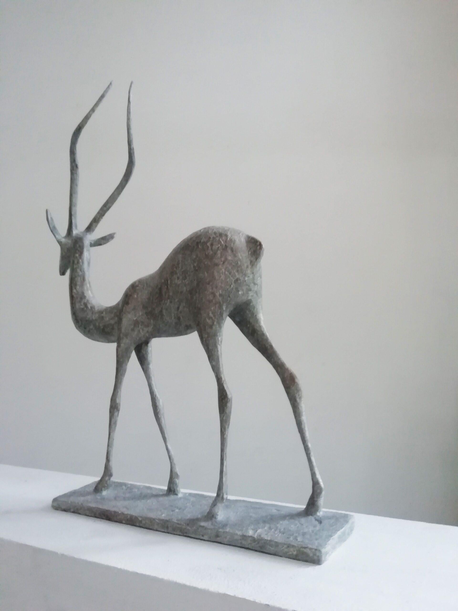Gazelle V de Pierre Yermia - Sculpture animalière en bronze, figurative, couleur grise en vente 5