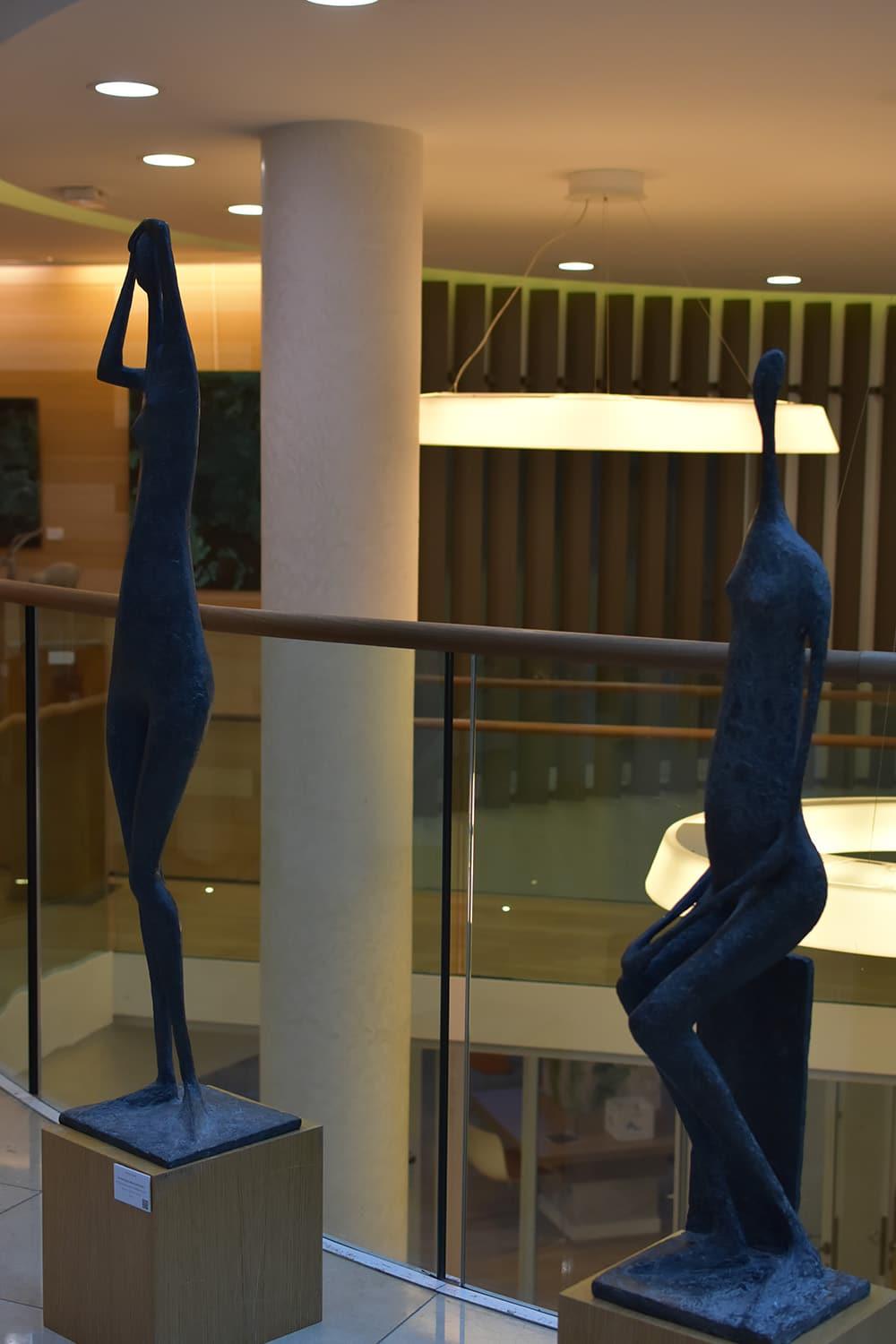 Great Arms Raised Standing Figure I von Pierre Yermia - Zeitgenössische Skulptur im Angebot 11