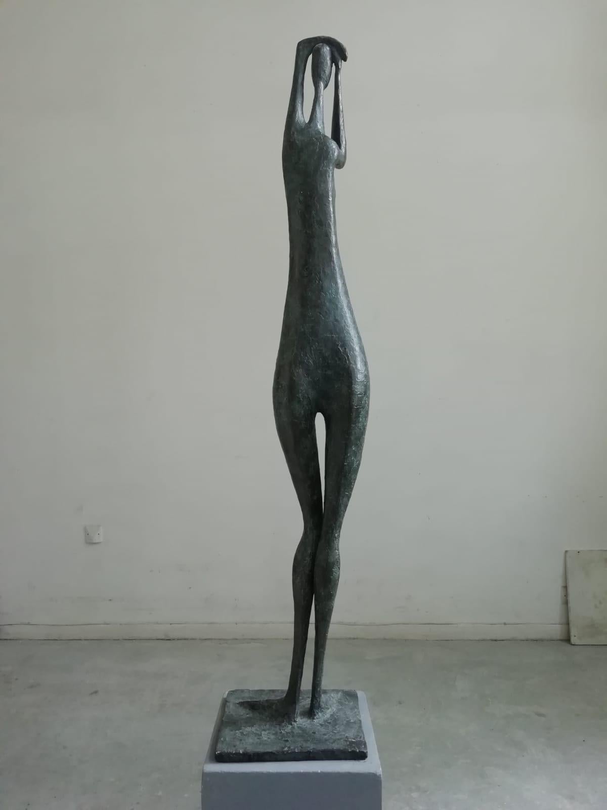 Great Arms Raised Standing Figure I (contemporary bronze sculpture) - Gold Nude Sculpture by Pierre Yermia