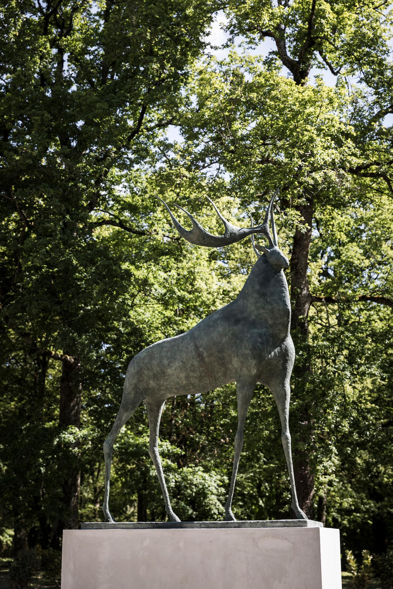 Gran Ciervo de Pierre Yermia - Gran escultura animal de bronce, monumental en venta 7