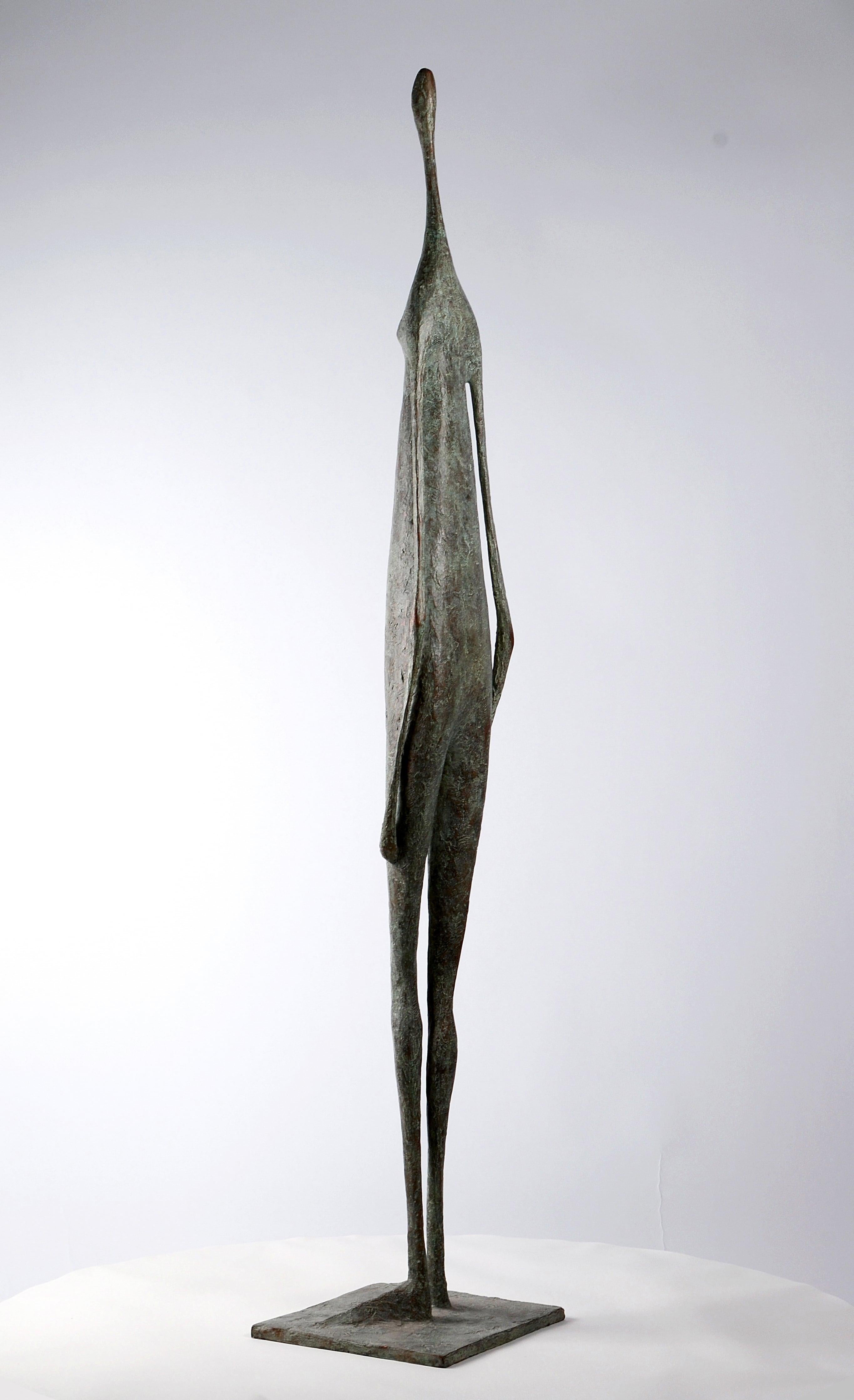 Große stehende Figur II – zeitgenössische Bronzeskulptur – Sculpture von Pierre Yermia