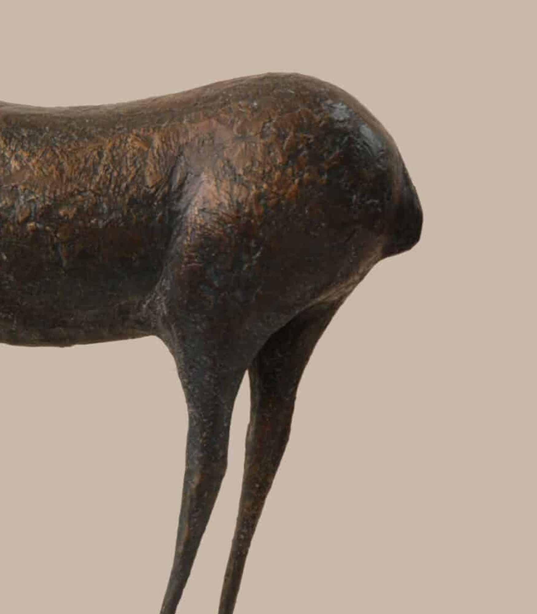 Caballo IX de Pierre Yermia - Escultura animal de bronce, elegante, pátina oscura, curva en venta 5